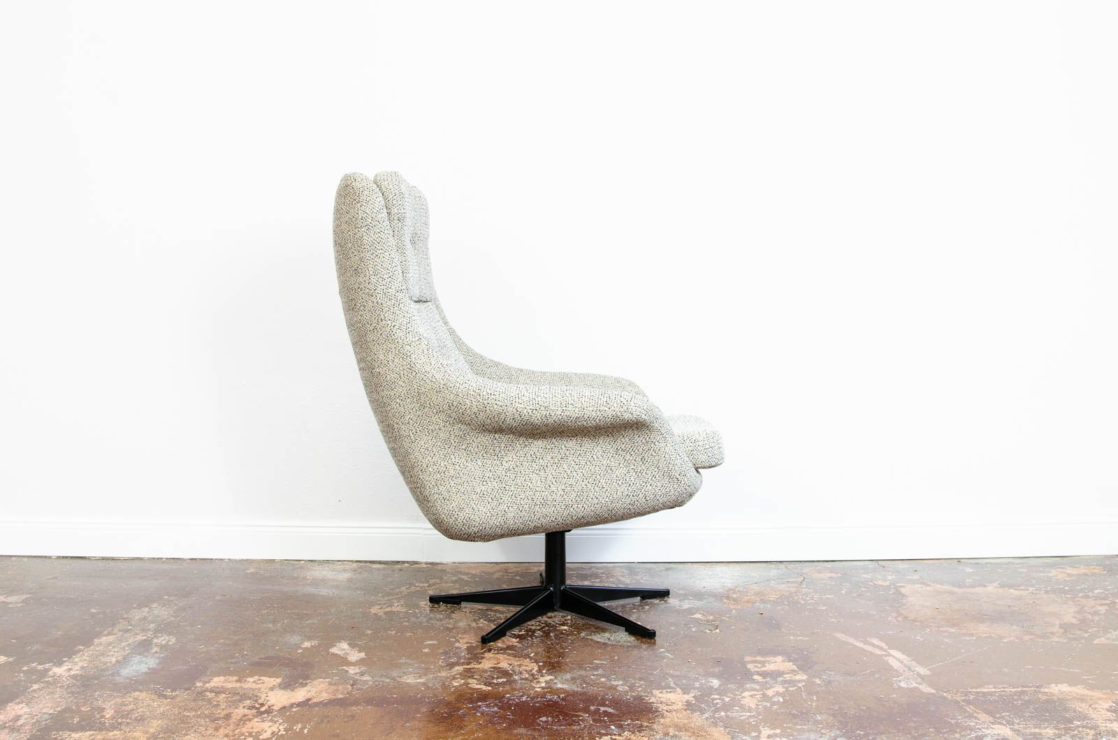 F 015 swivel armchair by Lubusie Fabryki Mebli 1970's