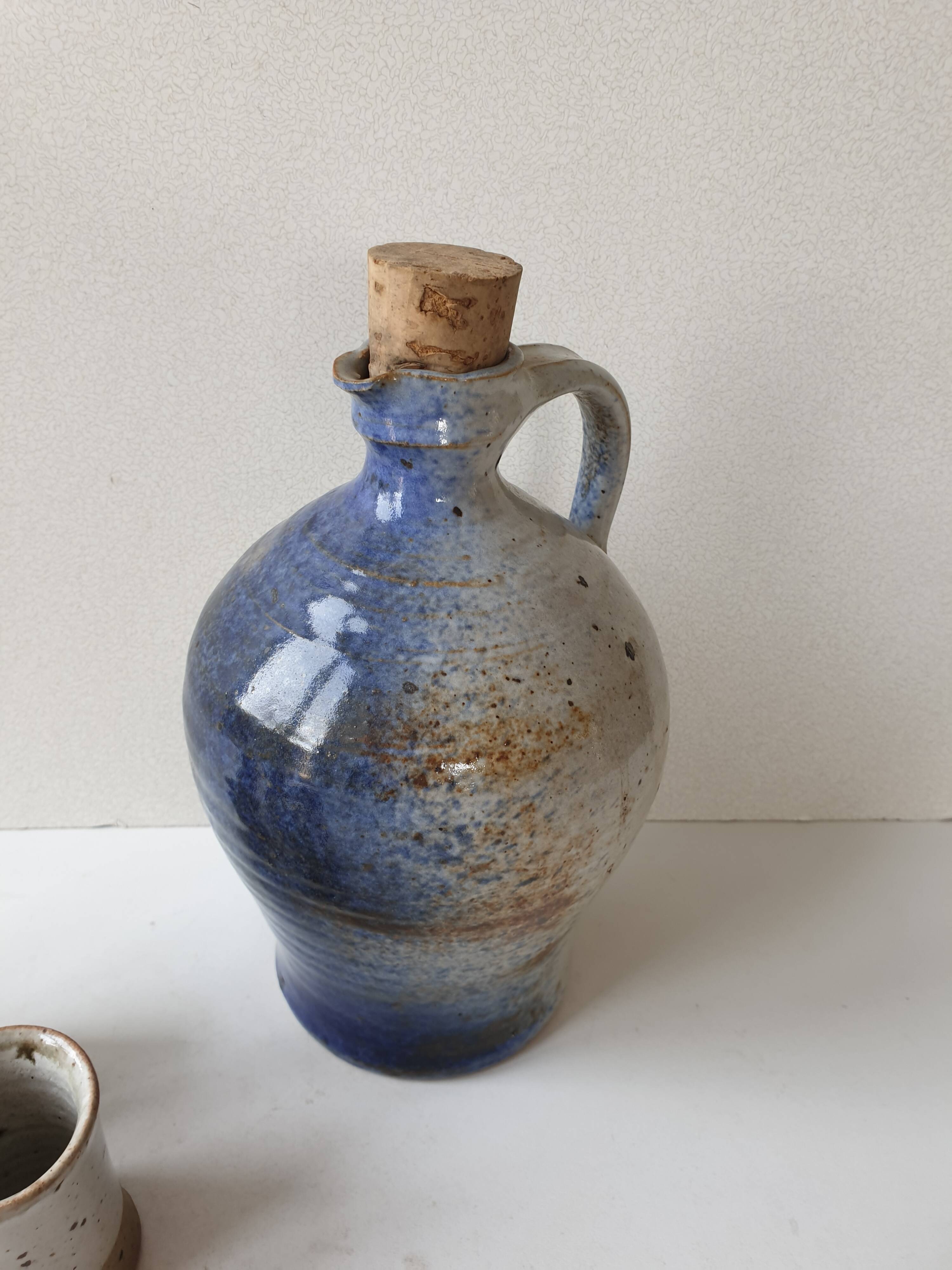 Set of liqueur bottle + 6 stoneware cups Signed Albert Breton Vézelay