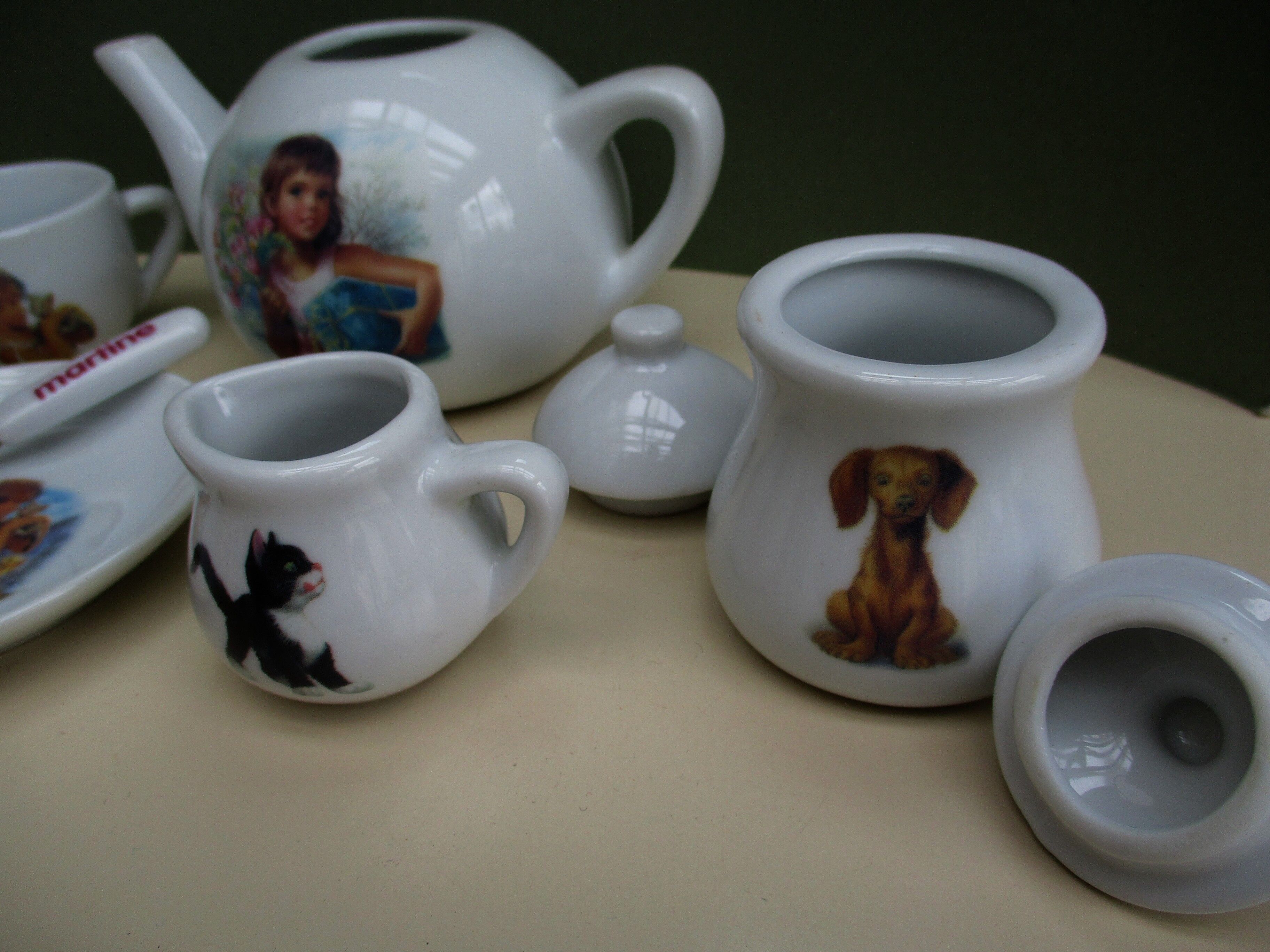 Tete à tete  « martine »  en porcelaine pour enfant pièces de dinette