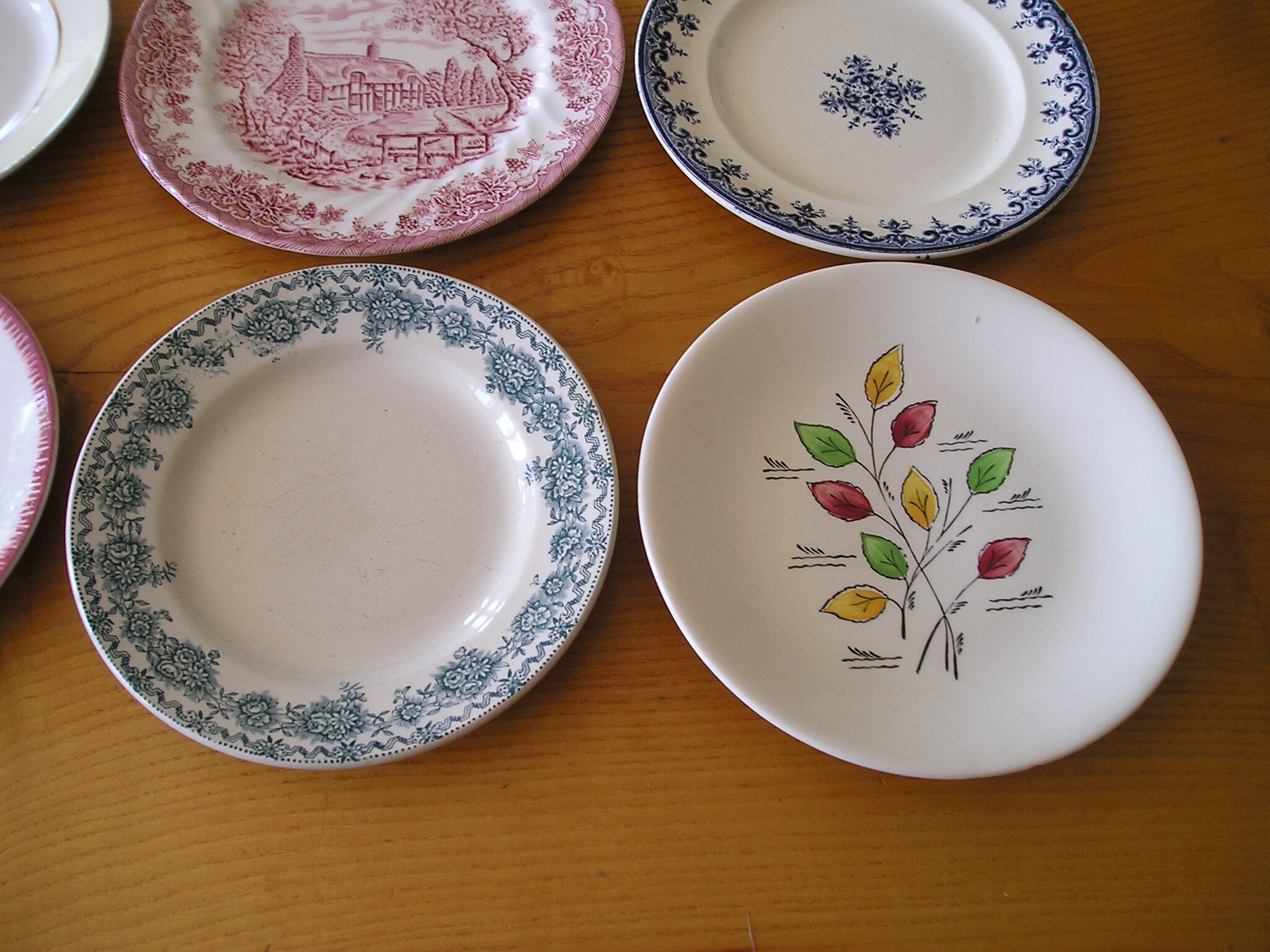 Set of 12 different flat plates