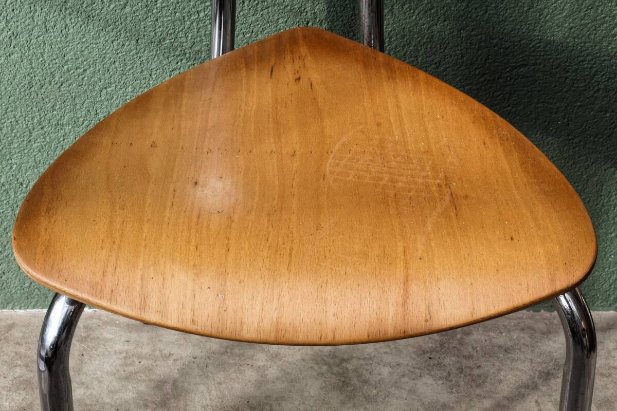 Set of two pairs of vintage 1970s chairs, in chrome metal and beech.