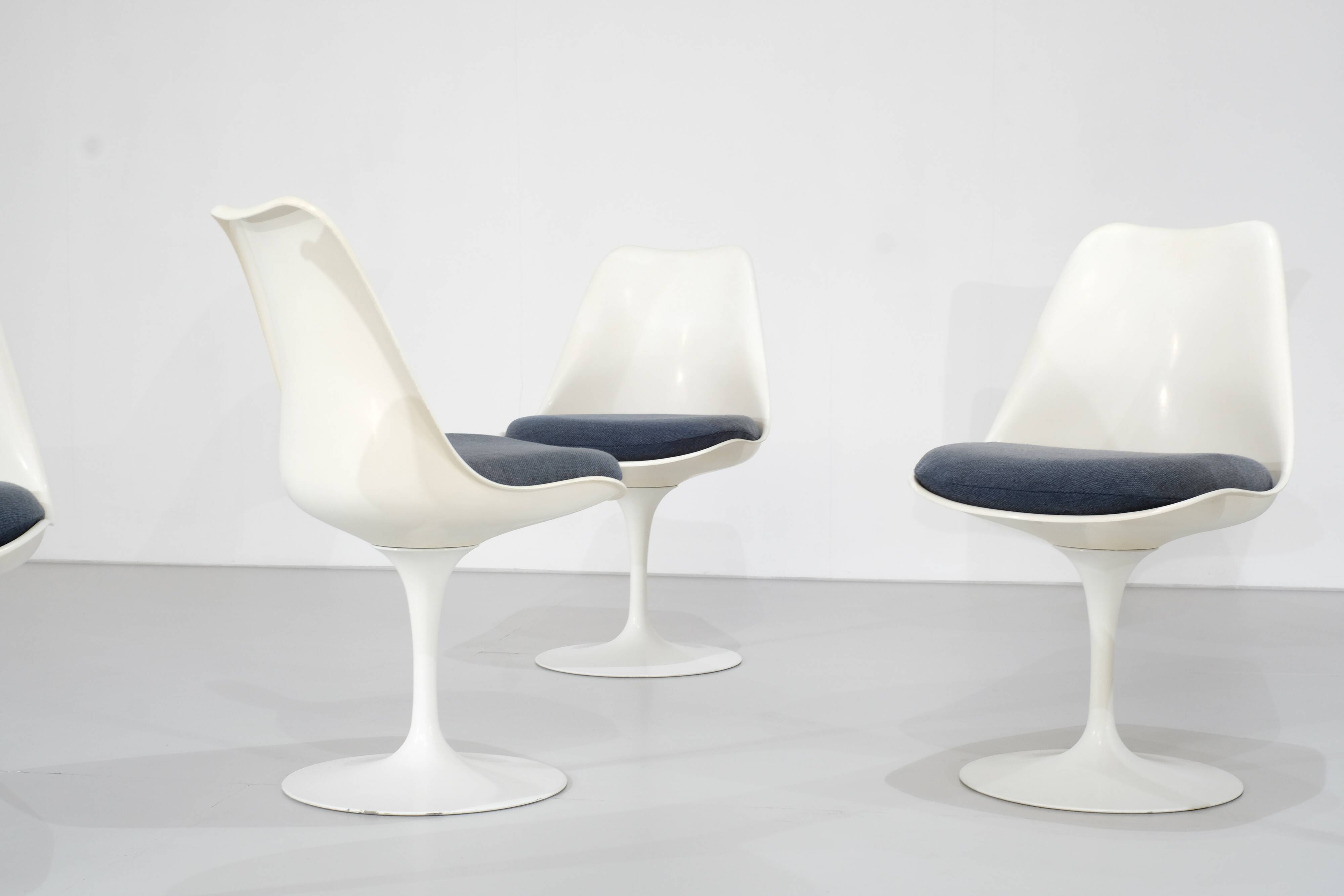 Set of "Tulip" chairs designed by Eero Saarinen for Knoll International.