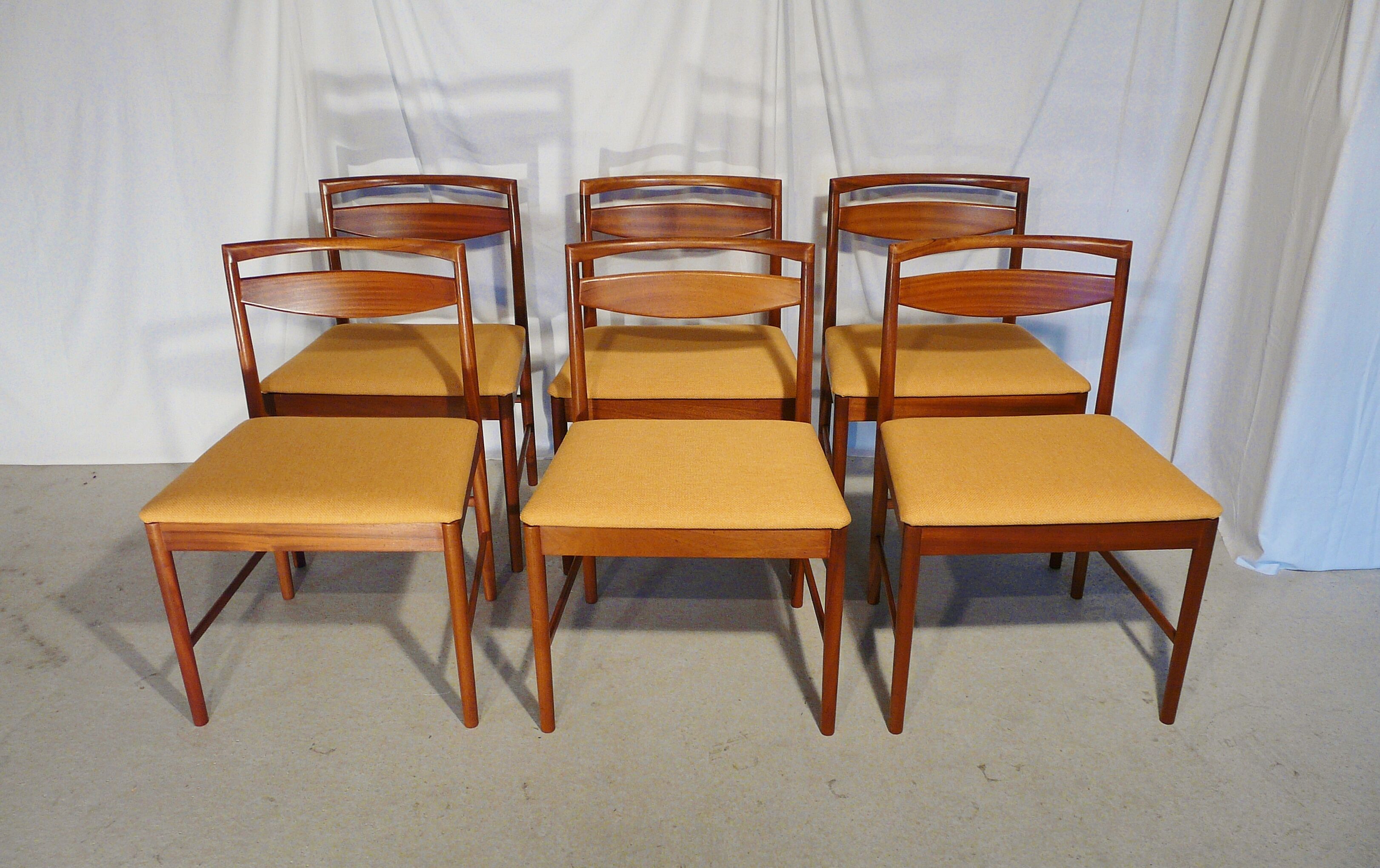 Extendable table set and six Scandinavian Teak Mc Intosh chairs