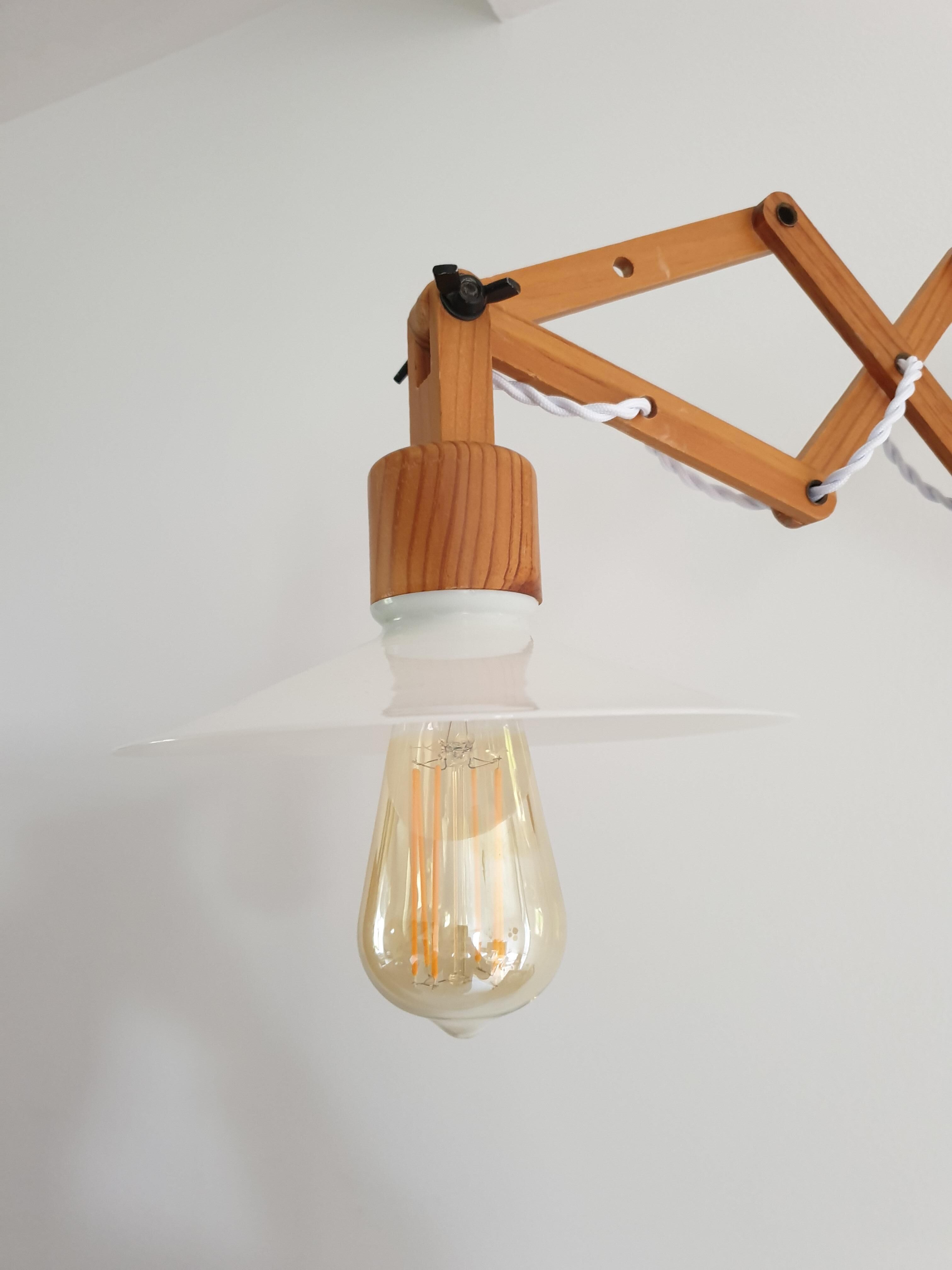 Scandinavian zig-zag wooden accordion sconce