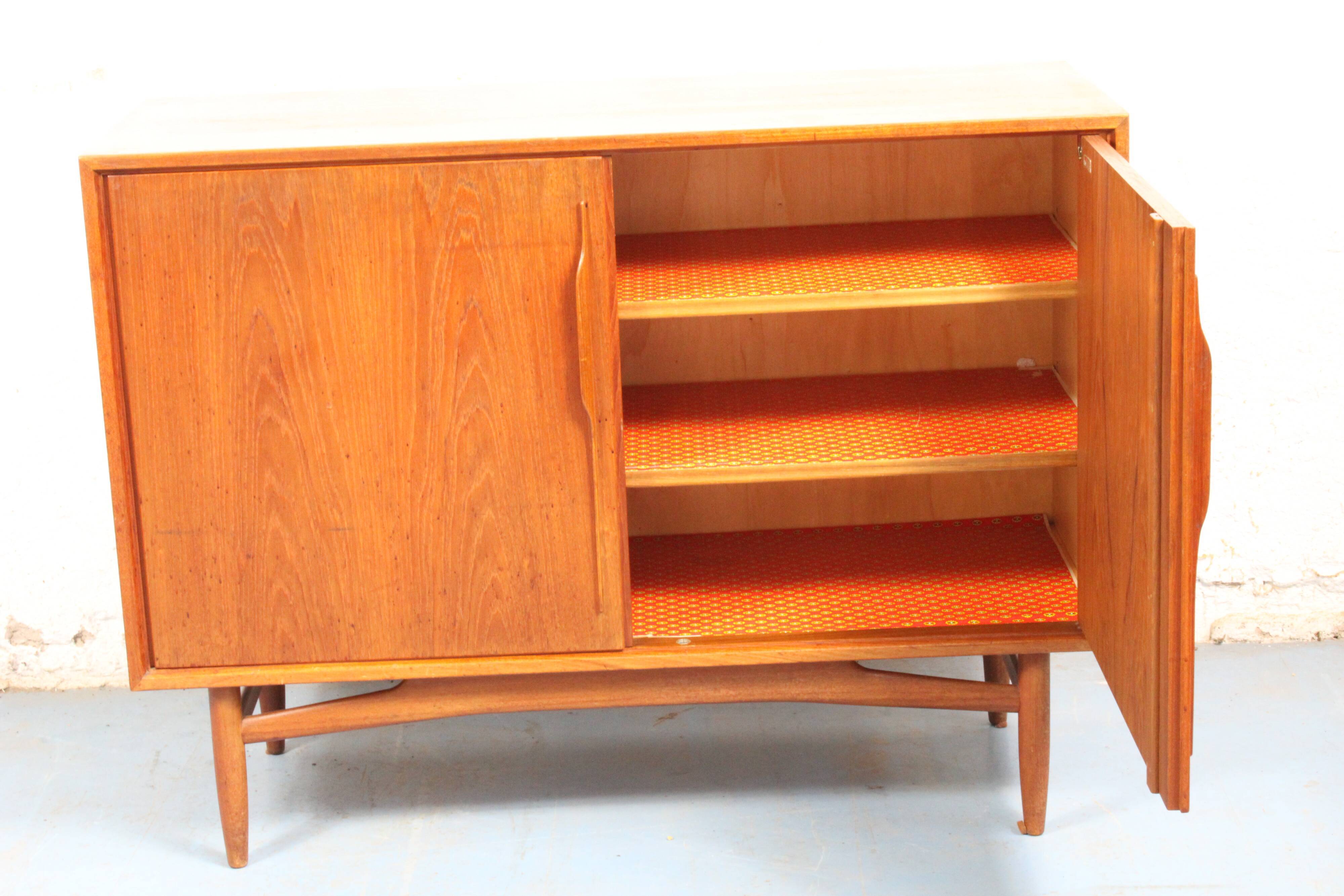 Storage cabinet 2 doors 1960 SWISS TEAK