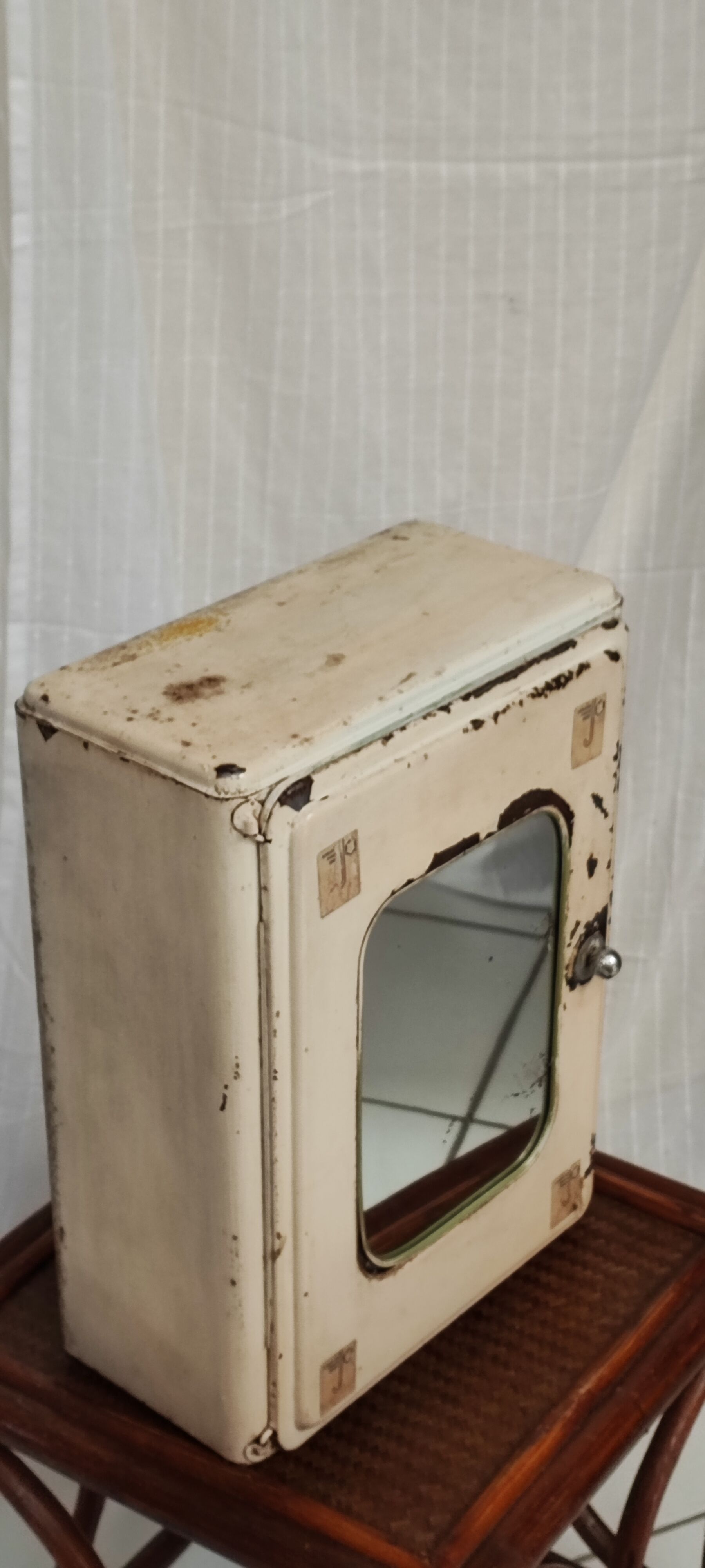 Metal medicine cabinet mirror