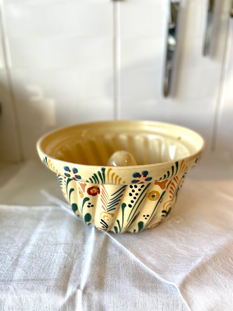 Glazed ceramic kougelhopf mould