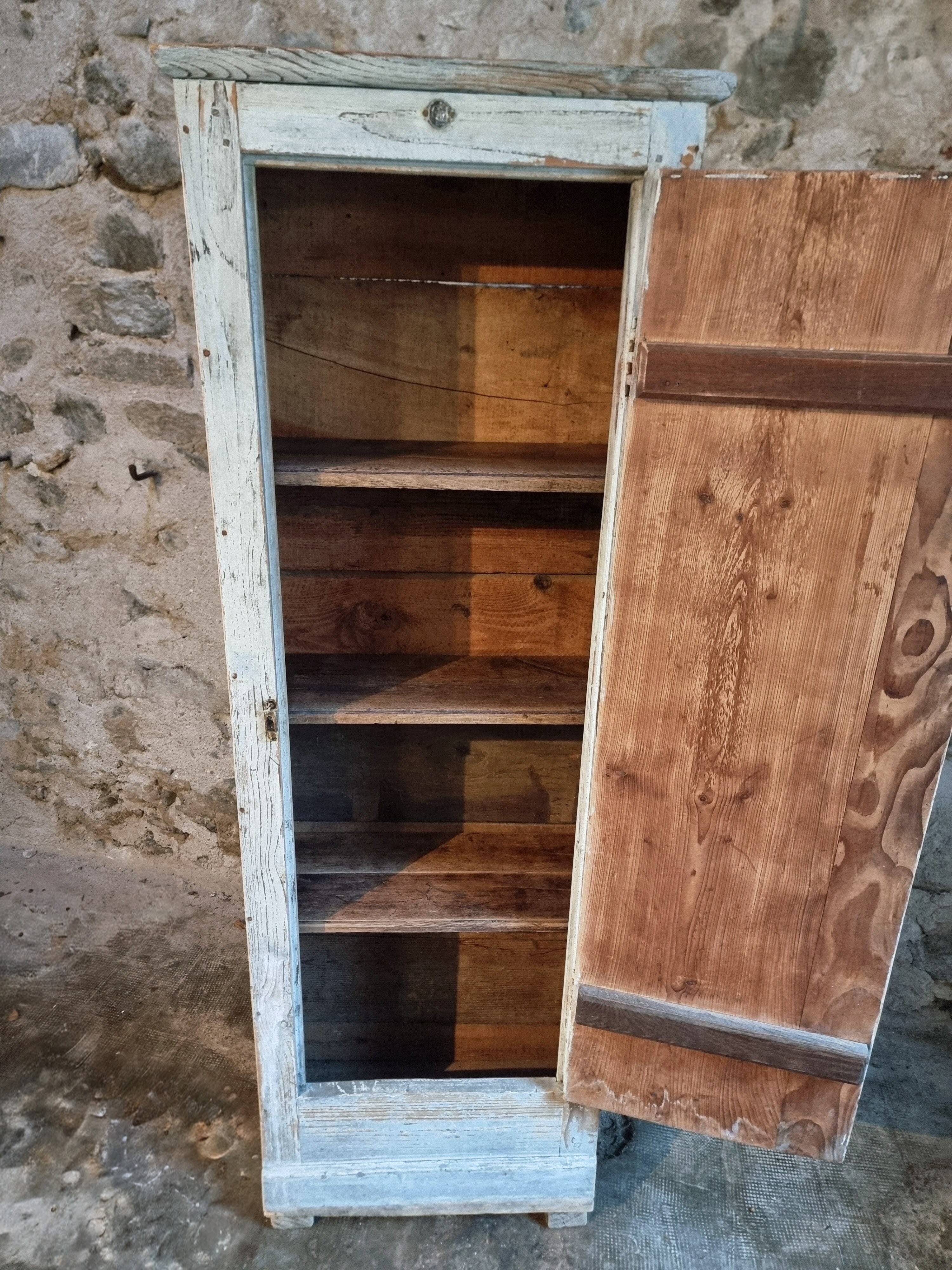 Antique French workshop cupboard – 1900-1920 – Narrow bonnetière