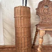 Panier en osier tressé , porte cannes vintage