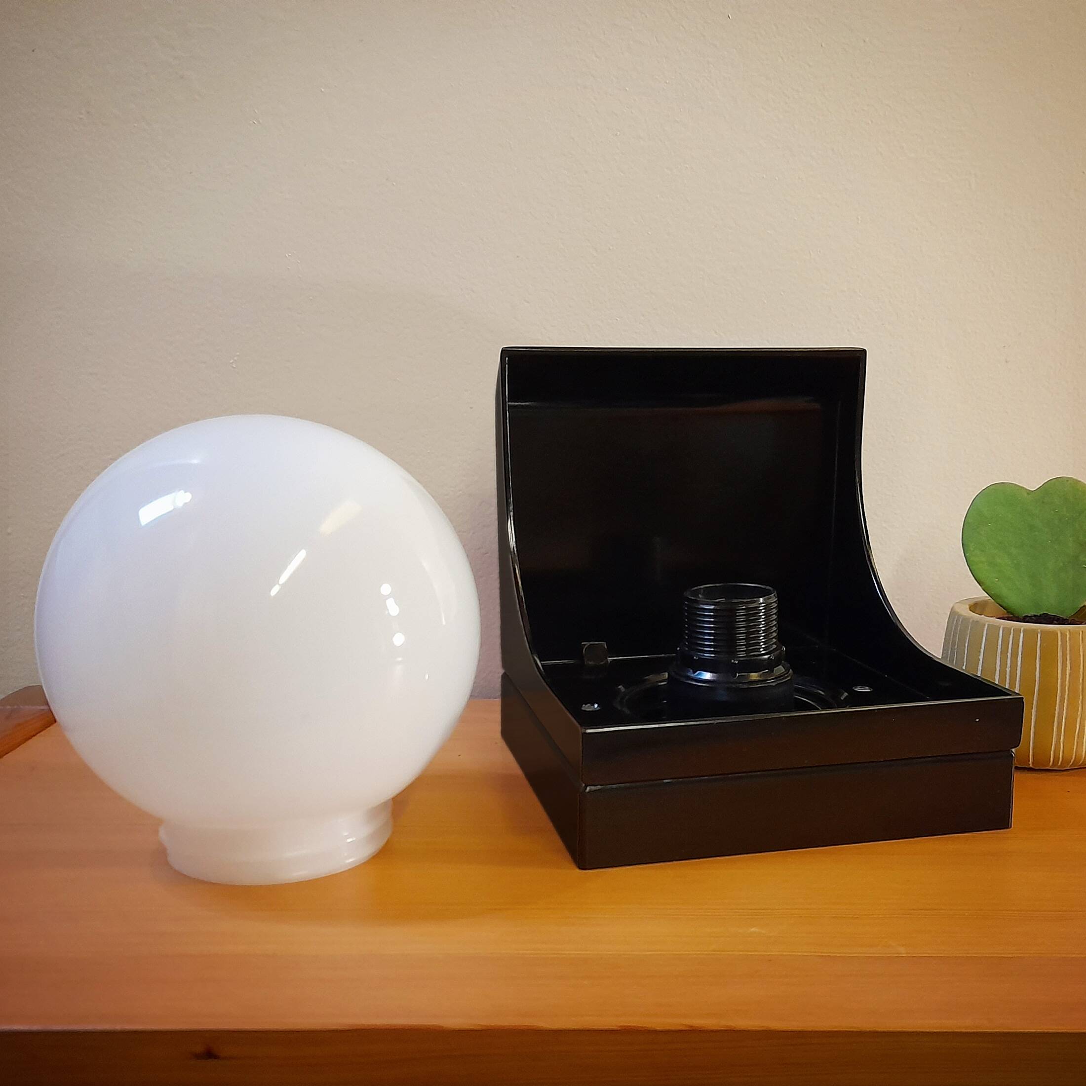 Raak domestic sun wall light