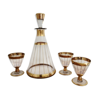 Vintage carafe and its 3 glasses