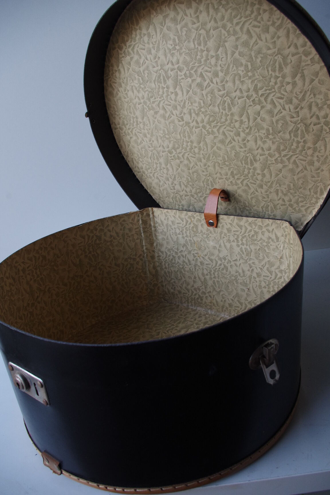 Black Suitcase for hats 60s.