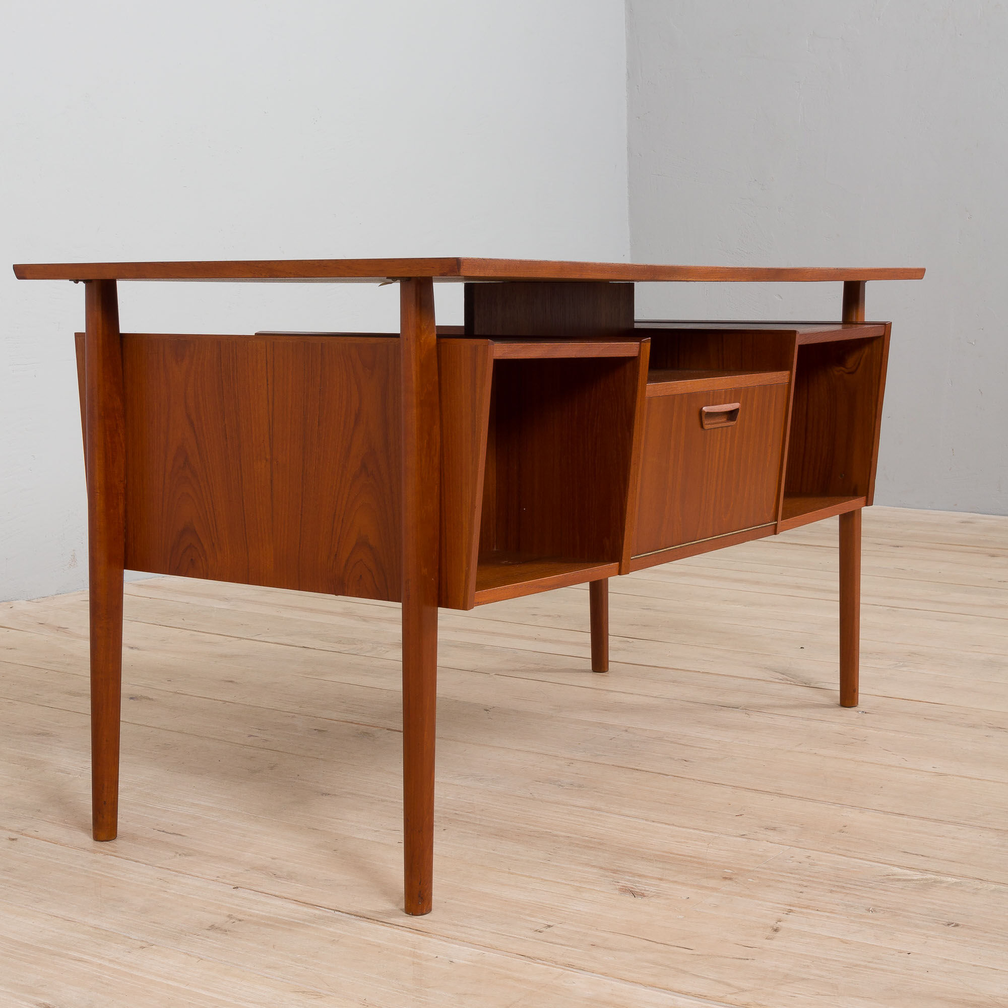 Danish mid century modern teak desk in teak with 4 drawers, 1960s