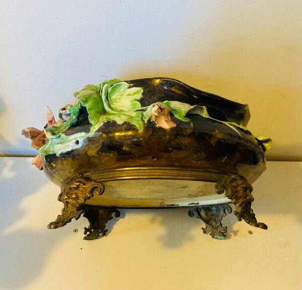 Cache pot, jardinière Napoleon III époque XIXe en barbotine et bronze