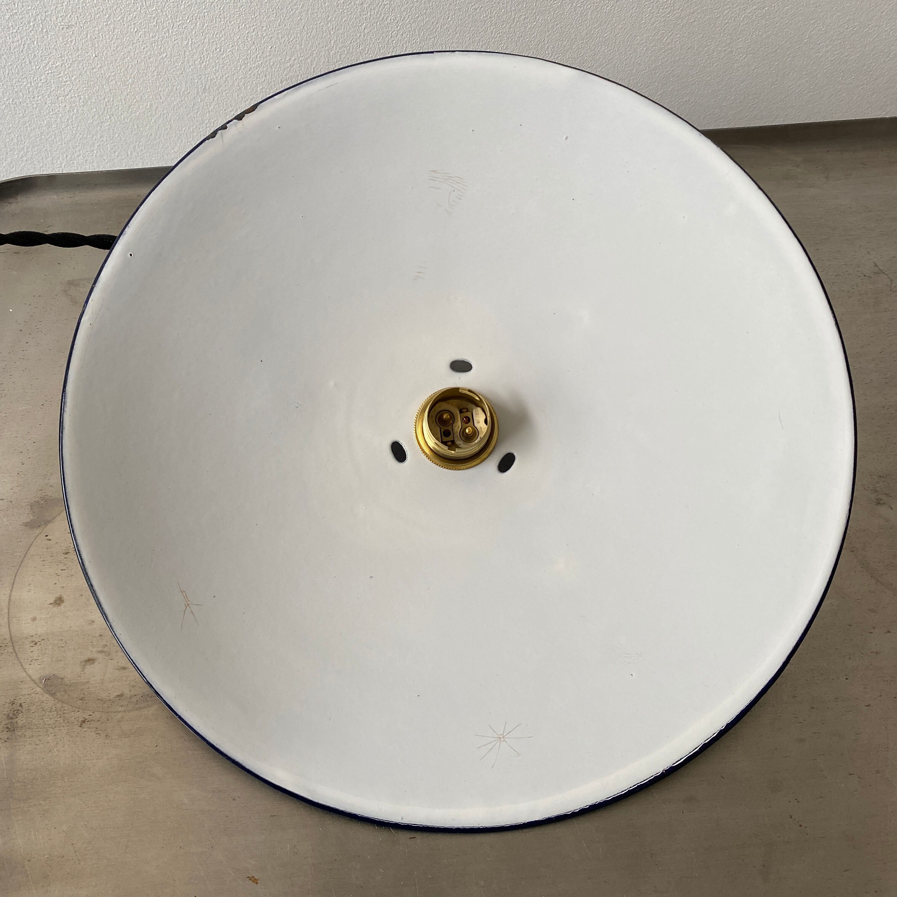 Lot 3 suspensions flat emaillees 28 cm