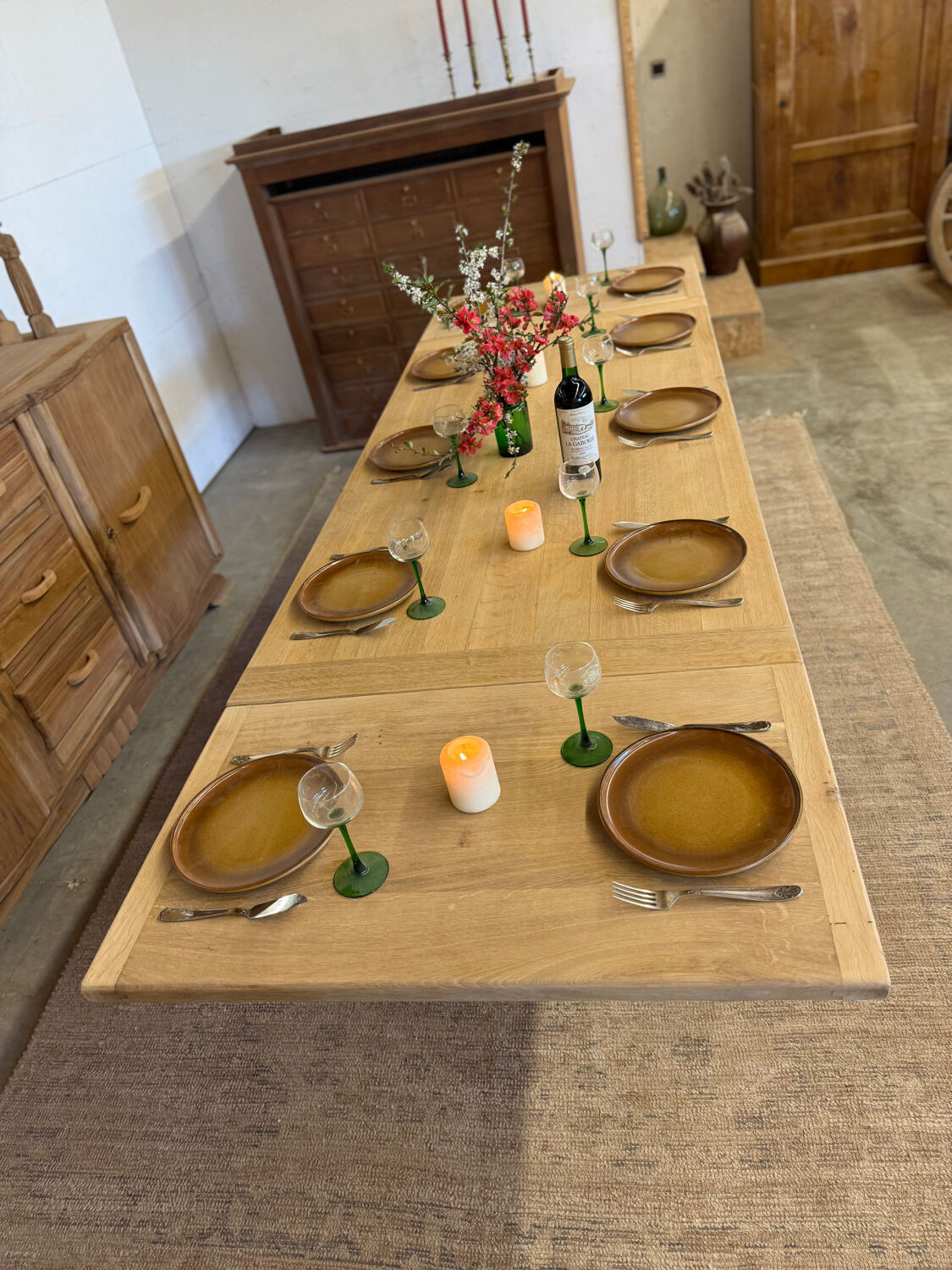 Extendable table in solid oak