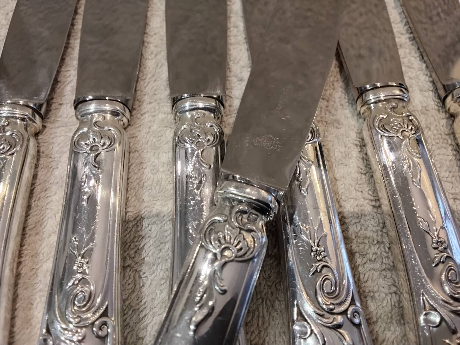 12 silver-plated metal table knives St Medard rocaille Florian