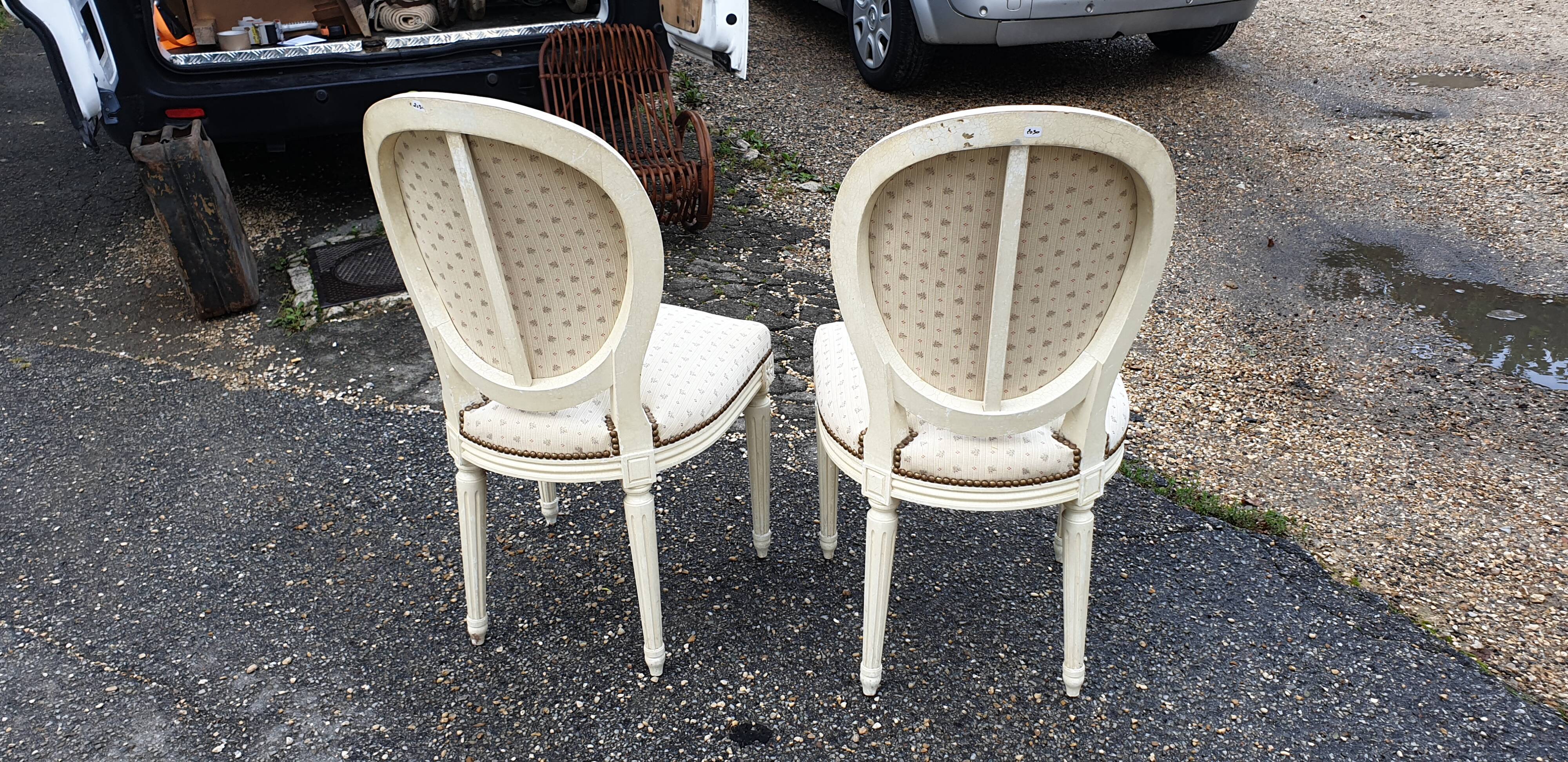 Pair of chairs medallion Louis XVl