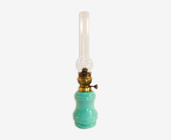 Lampe à petrole en opaline verte
