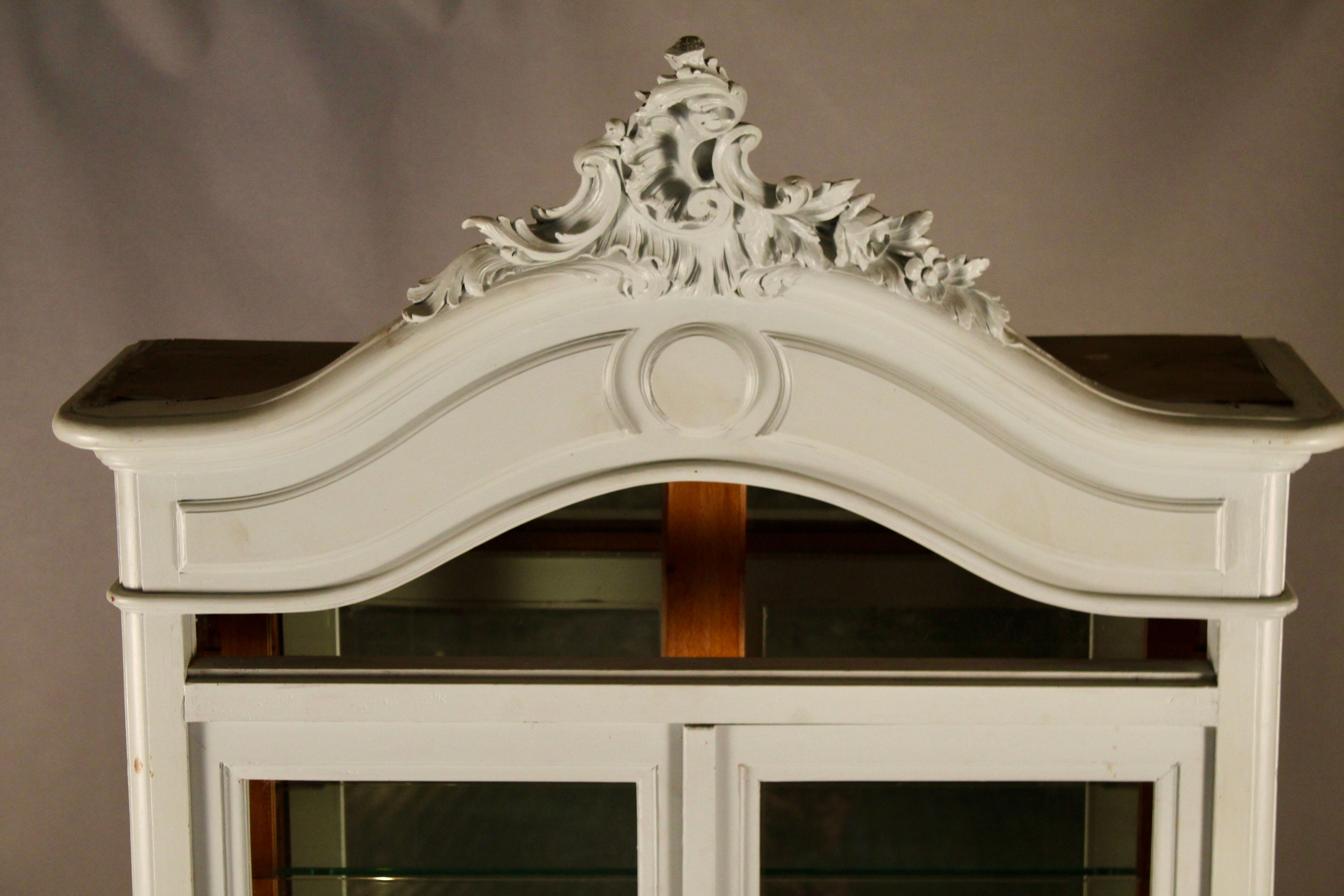 Louis XV style presentation furniture, painted wood