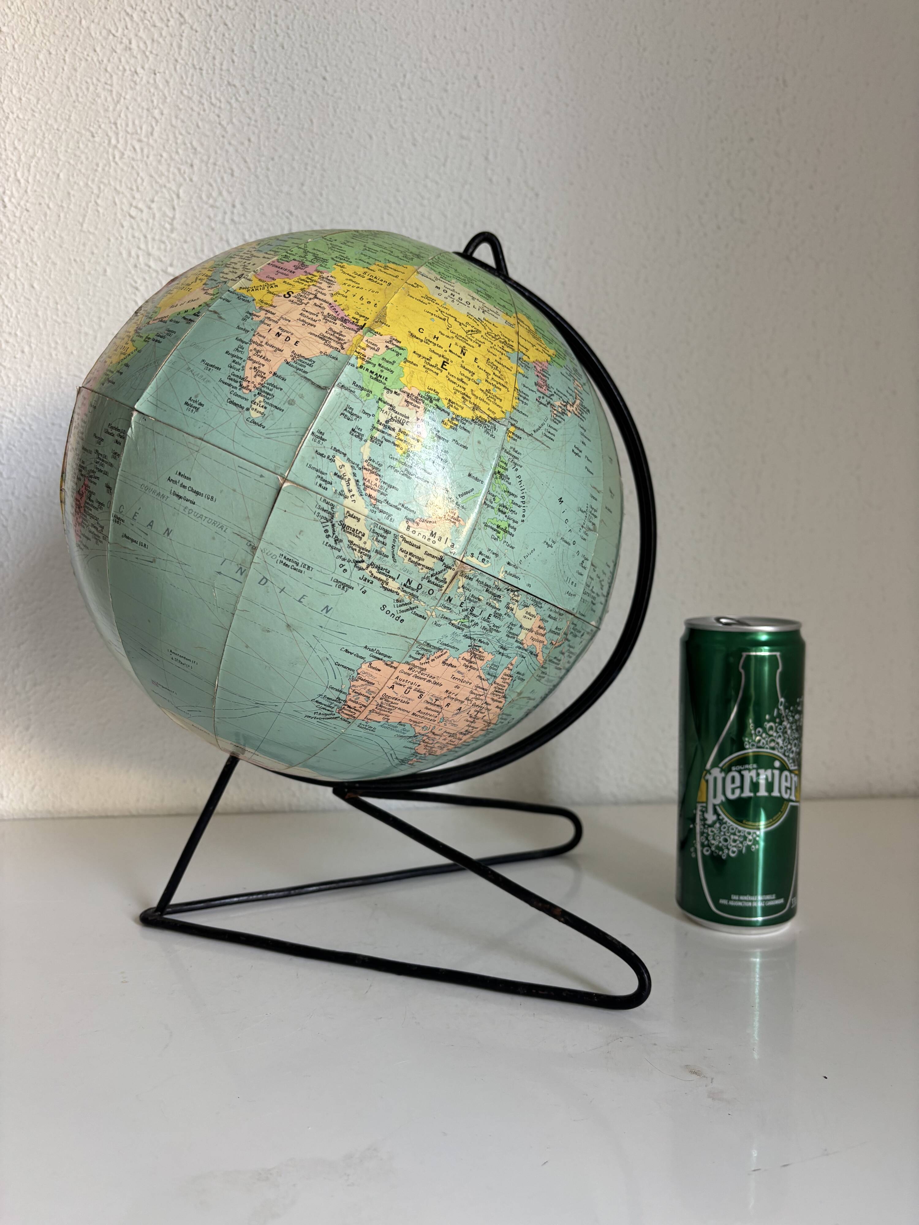 Vintage 1960 globe terrestrial world map Girard Barrère - 33 cm