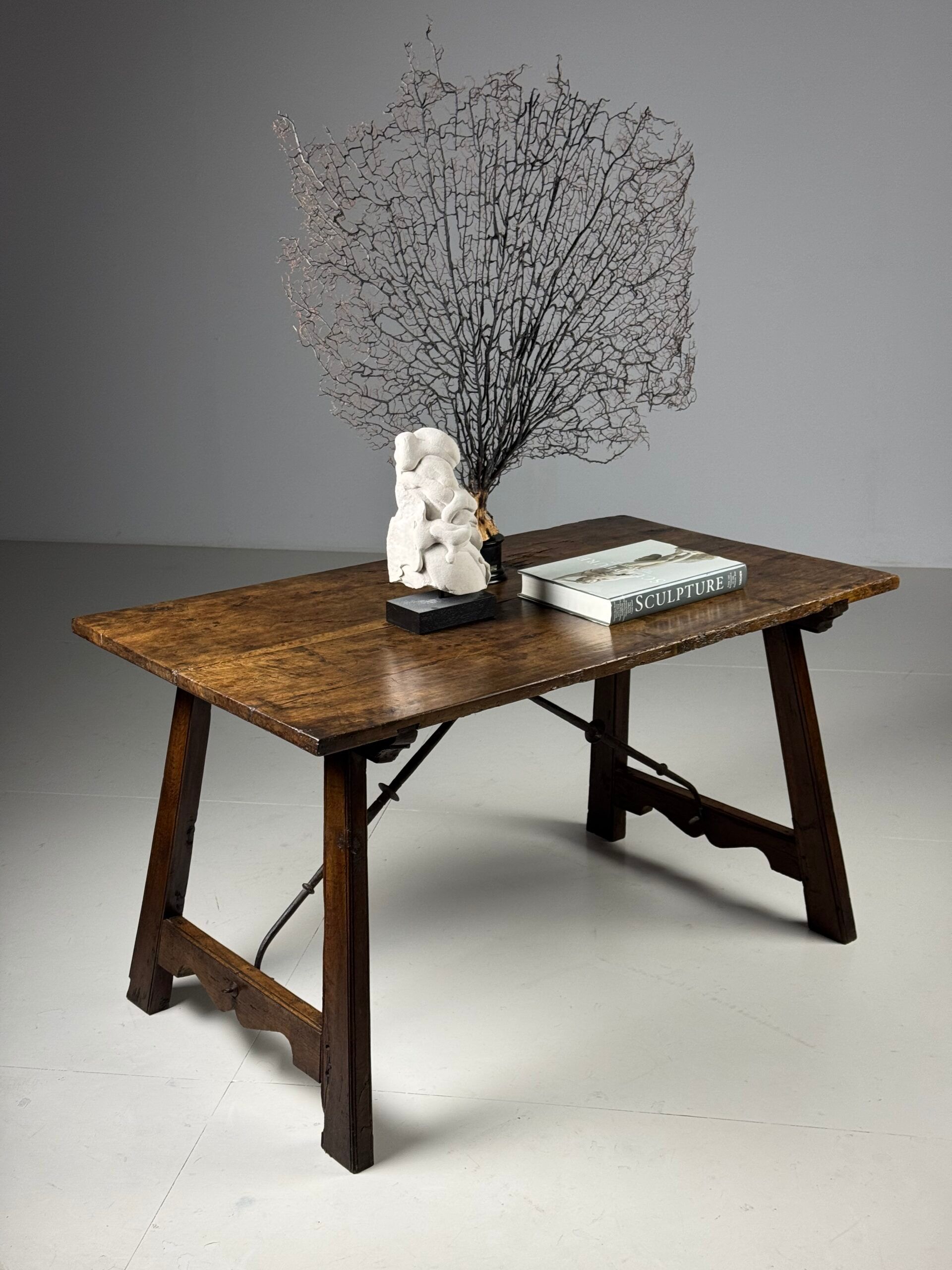 Table espagnole du XVIIIe siècle