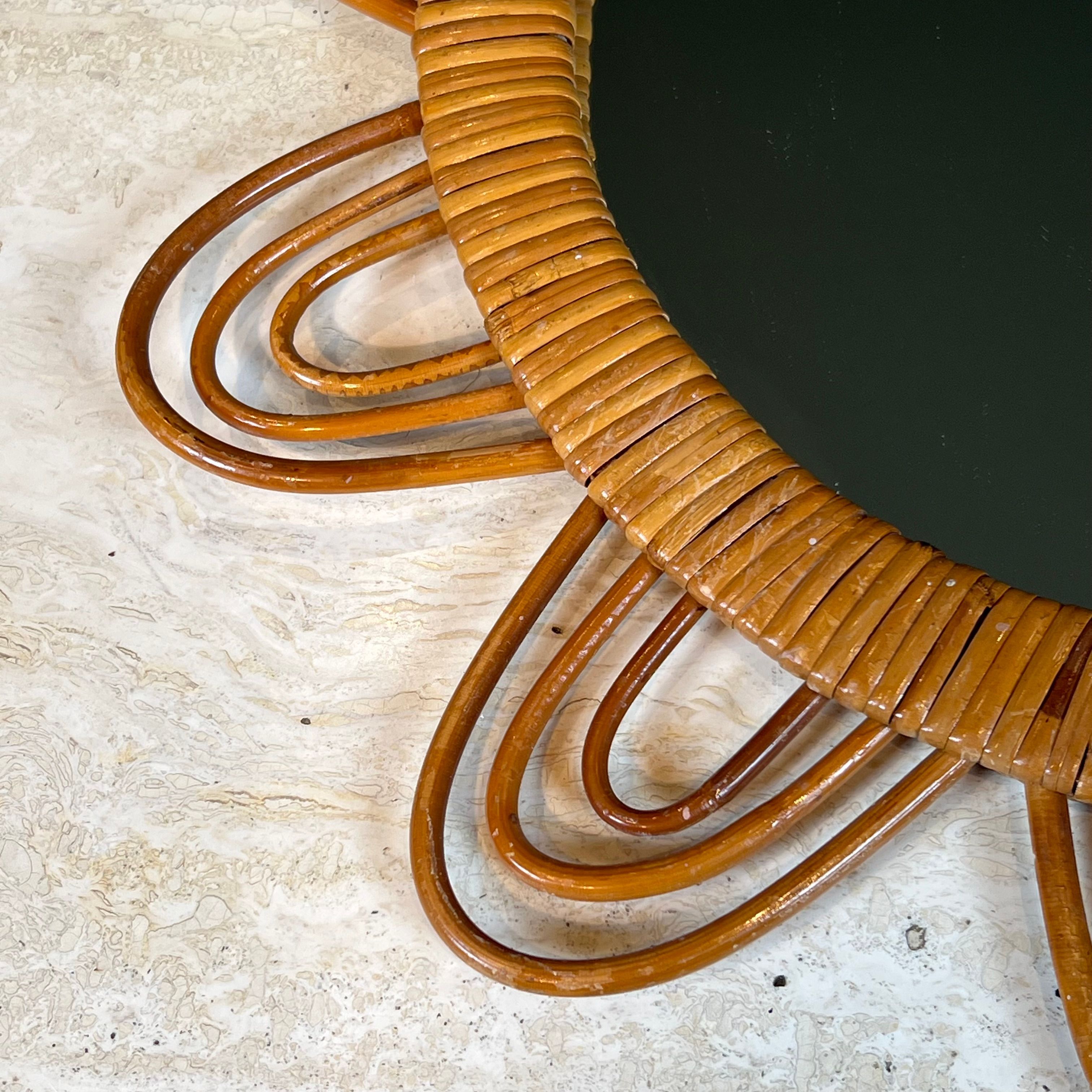 Rattan mirror representing a sun