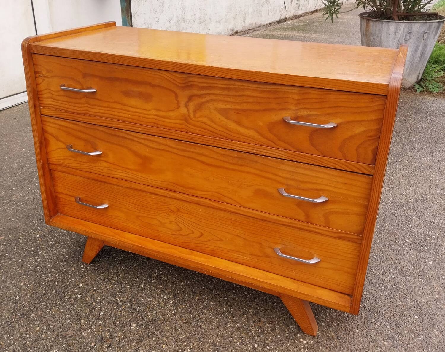 Compass feet chest of drawers