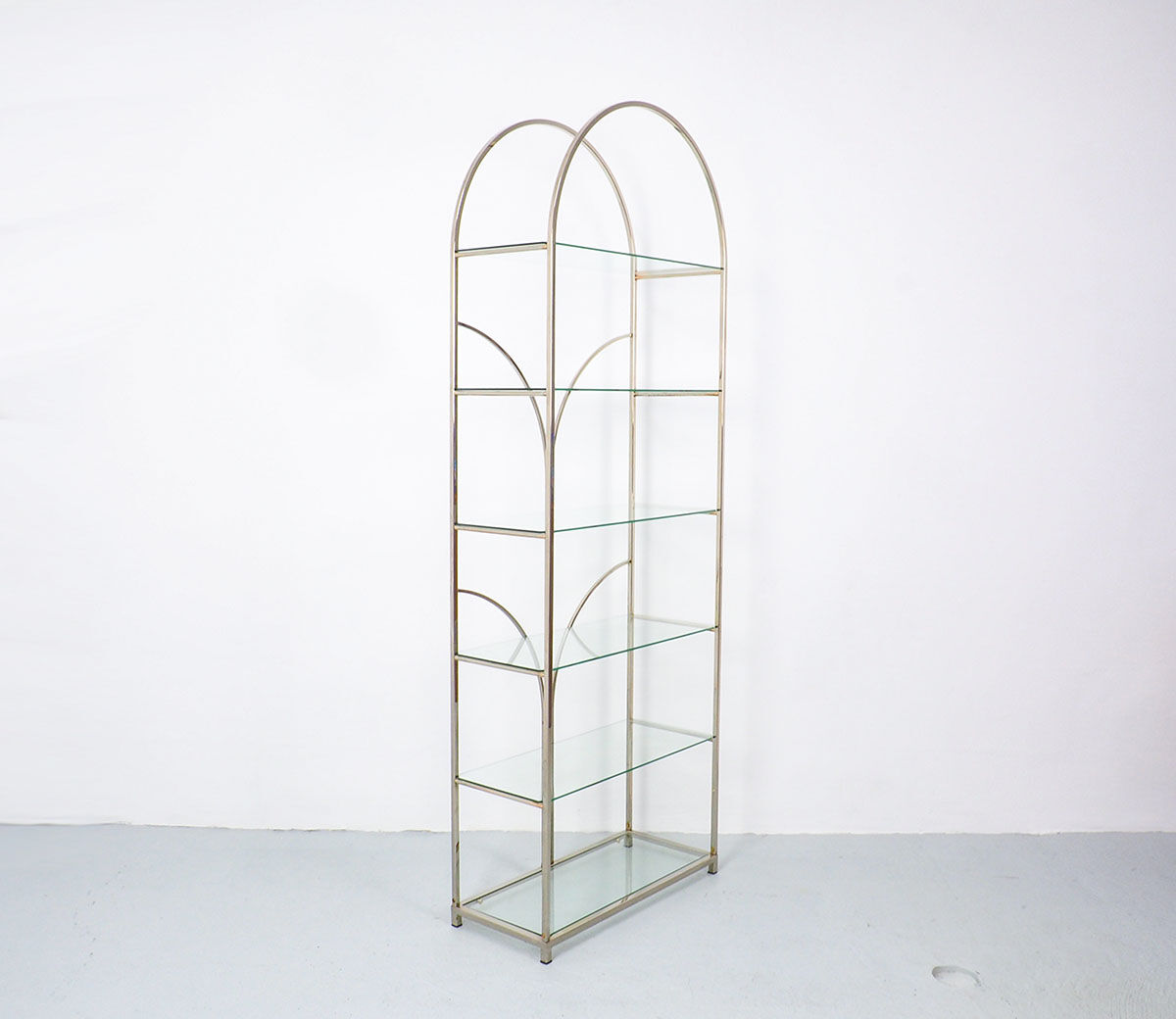 Hollywood regency style brass and glass showcase, 1970's