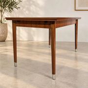 Table à manger de style mid-century moderne