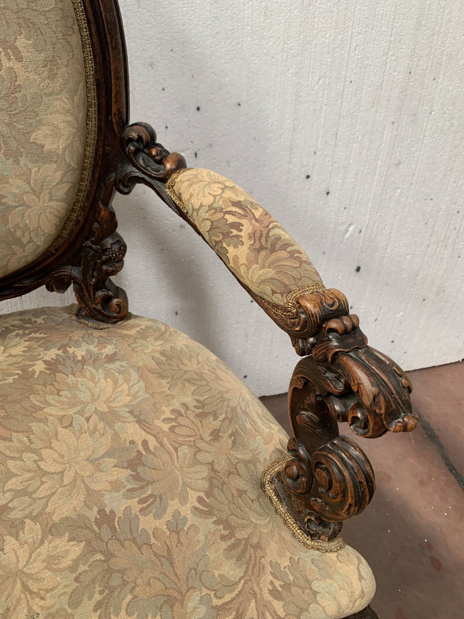 Fauteuil d'apparat richement sculpté Napoléon III