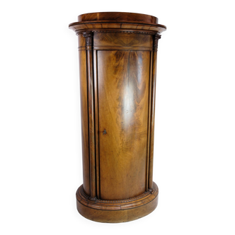 Oval pedestal cabinet made in mahogany with carvings from 1820s