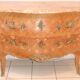 Commode galbée style Louis XV