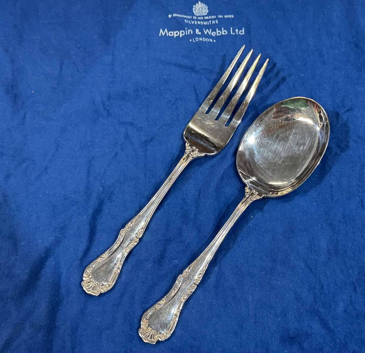 Couverts de service Mappin and Webb en métal argenté modèle Russell