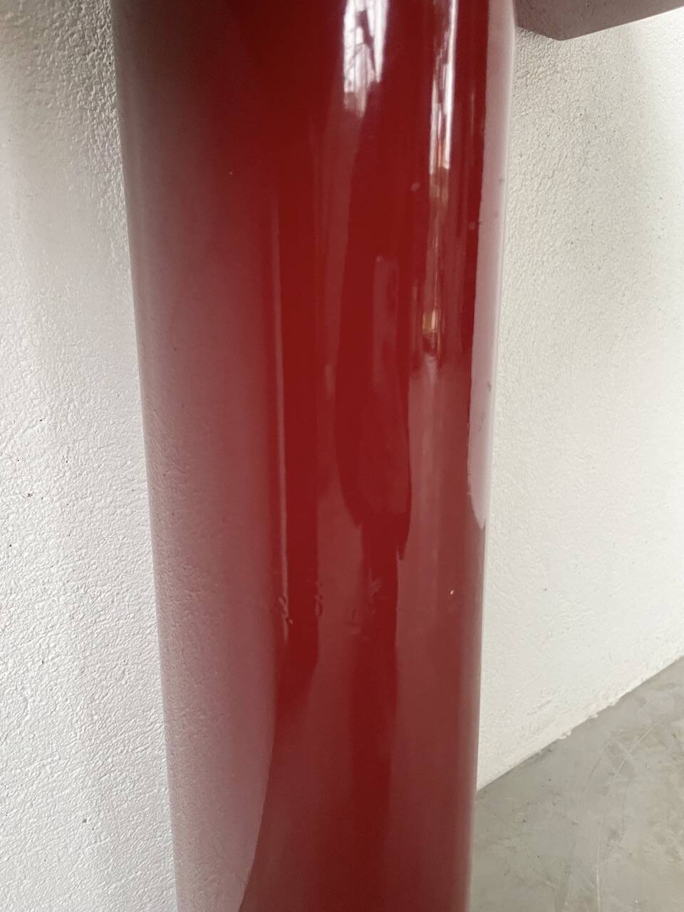 Red lacquered console and its mirror from the 80s