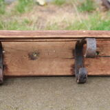 Old workshop coat hanger at 6 patères