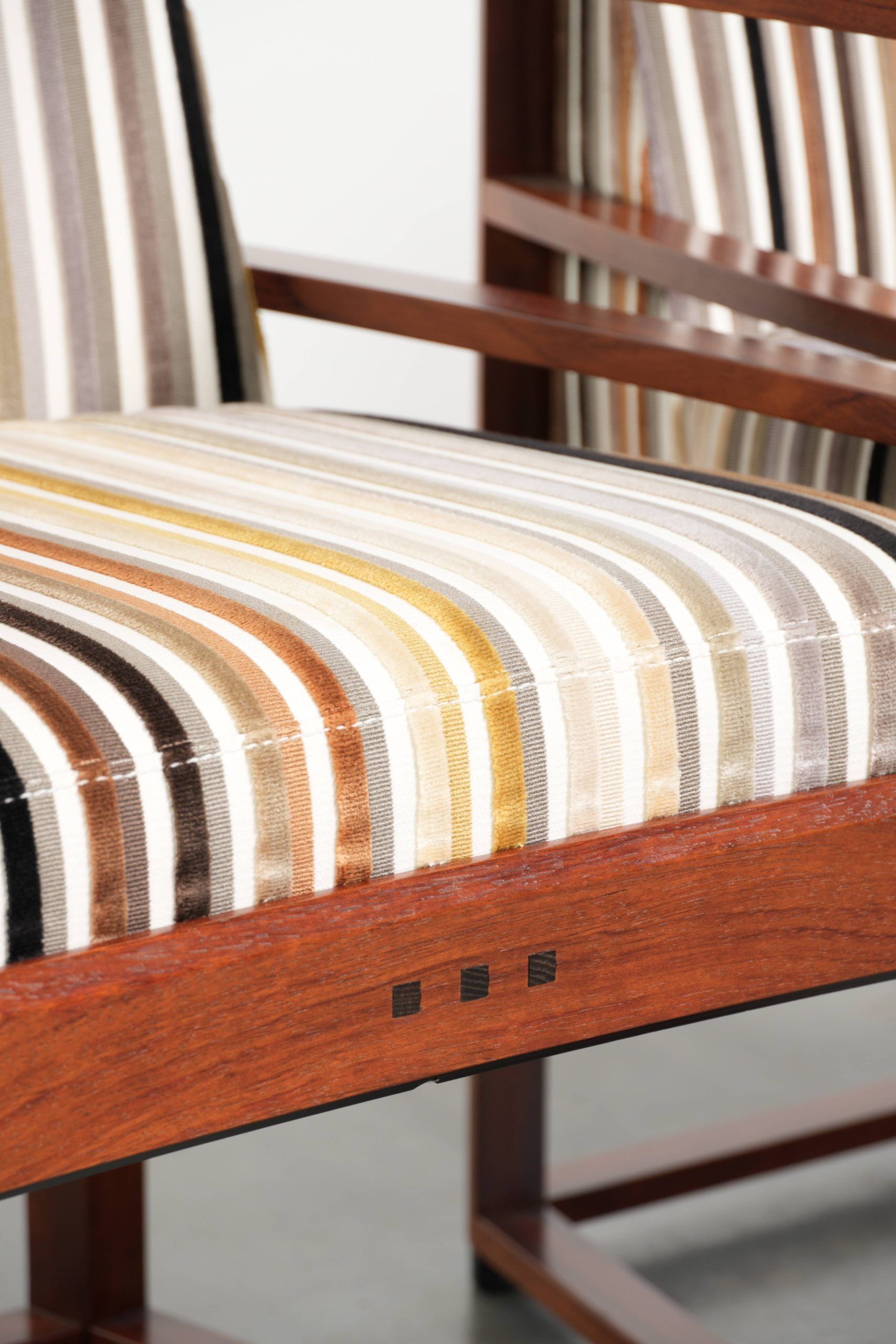 Set of 4 Art Deco design dining chairs with luxurious fabric upholstery