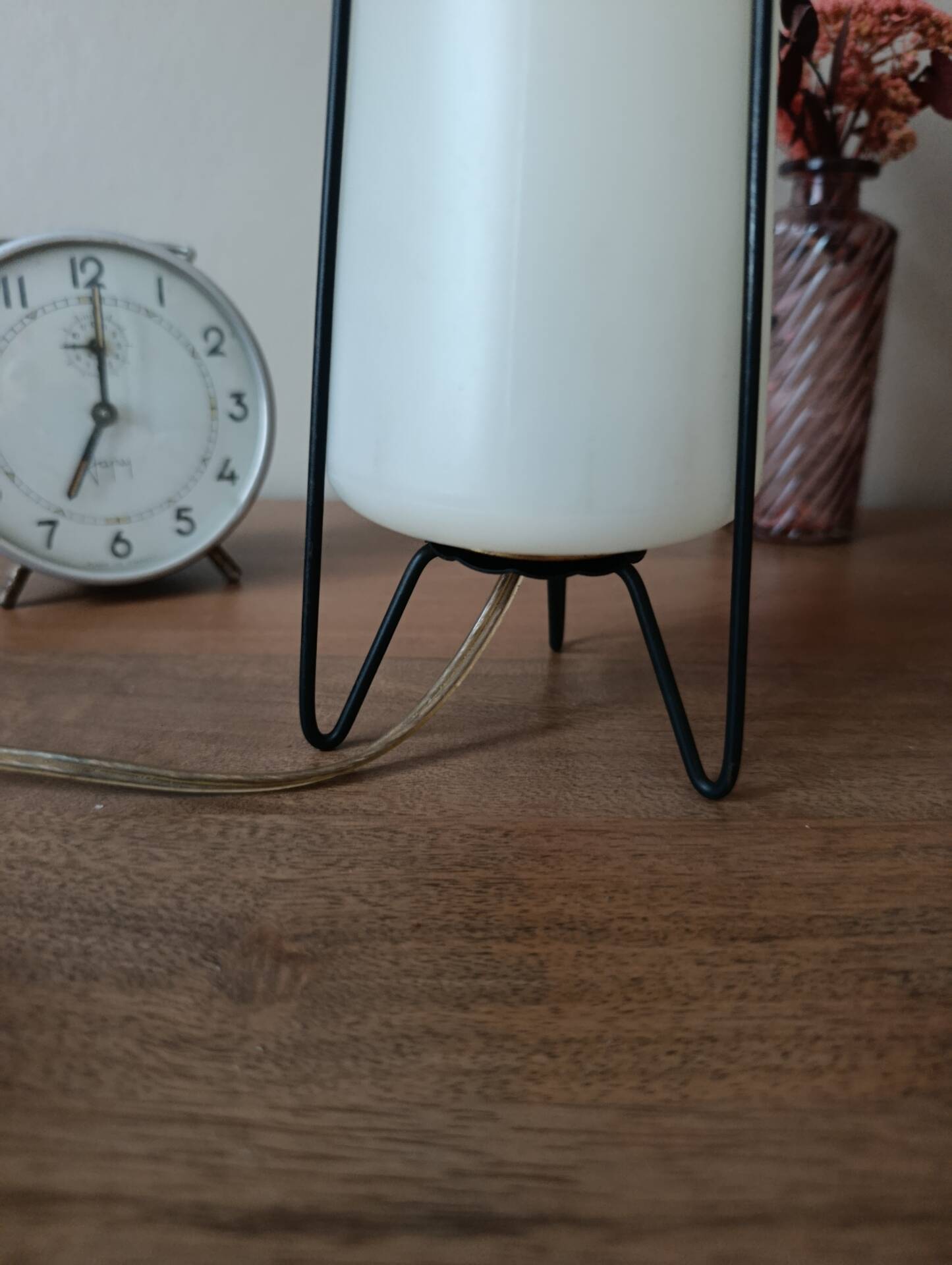 Tripod lamp in metal and white plastic, mid-century space age.