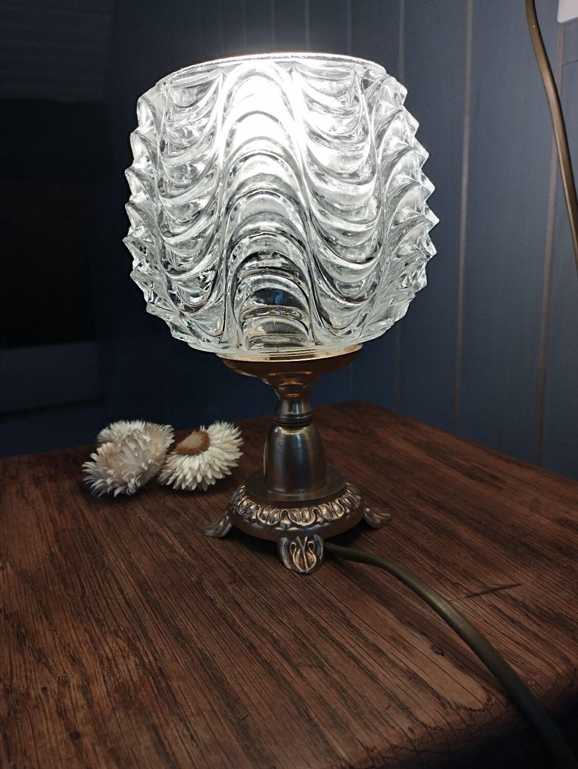 Golden metal foot lamp, twisted glass, vintage