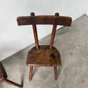 Paire de chaises tripodes savoyardes art populaire chêne