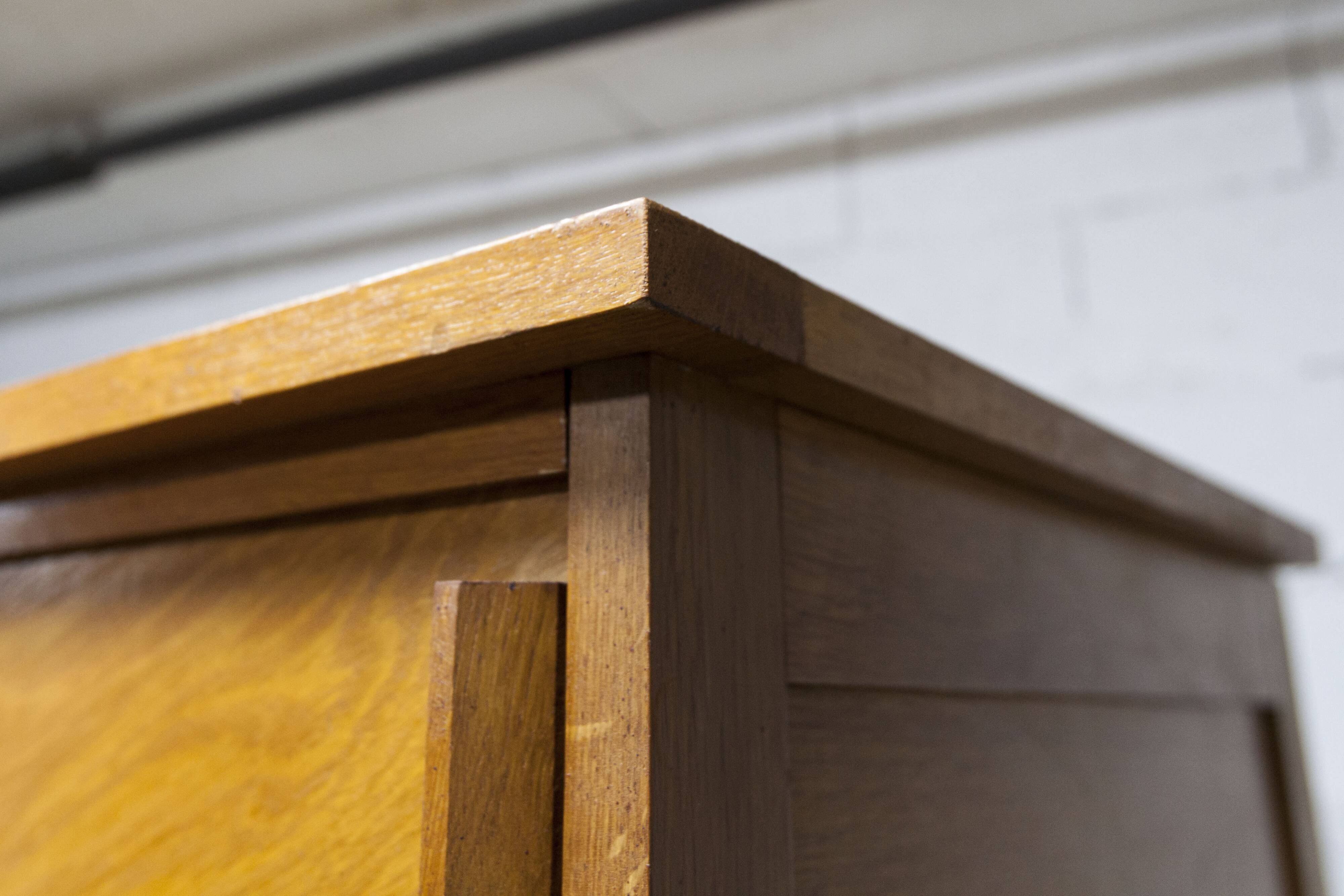 Armoire penderie 1950 pieds compas portes coulissantes plateau neuf