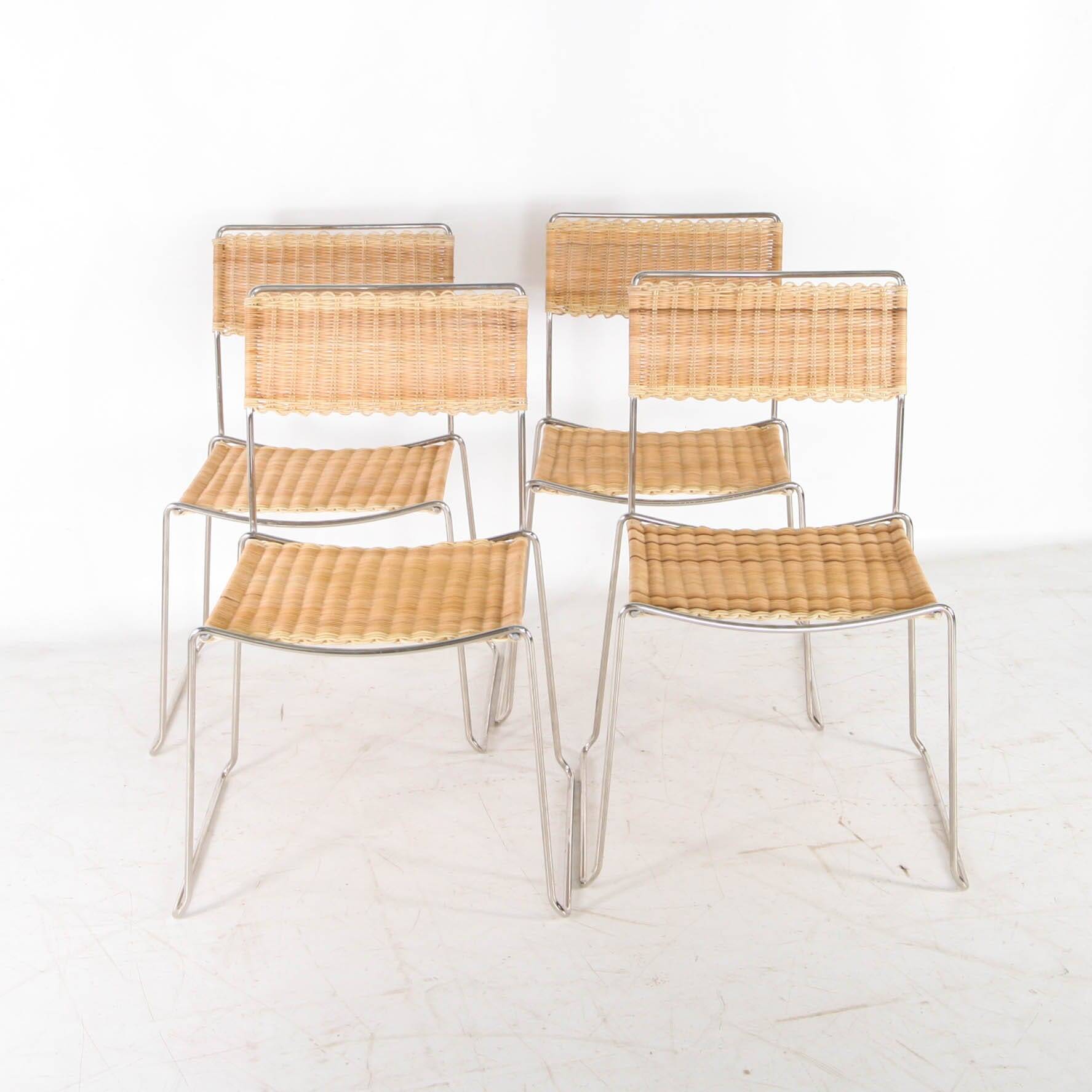 Suite de 4 chaises en osier et chrome