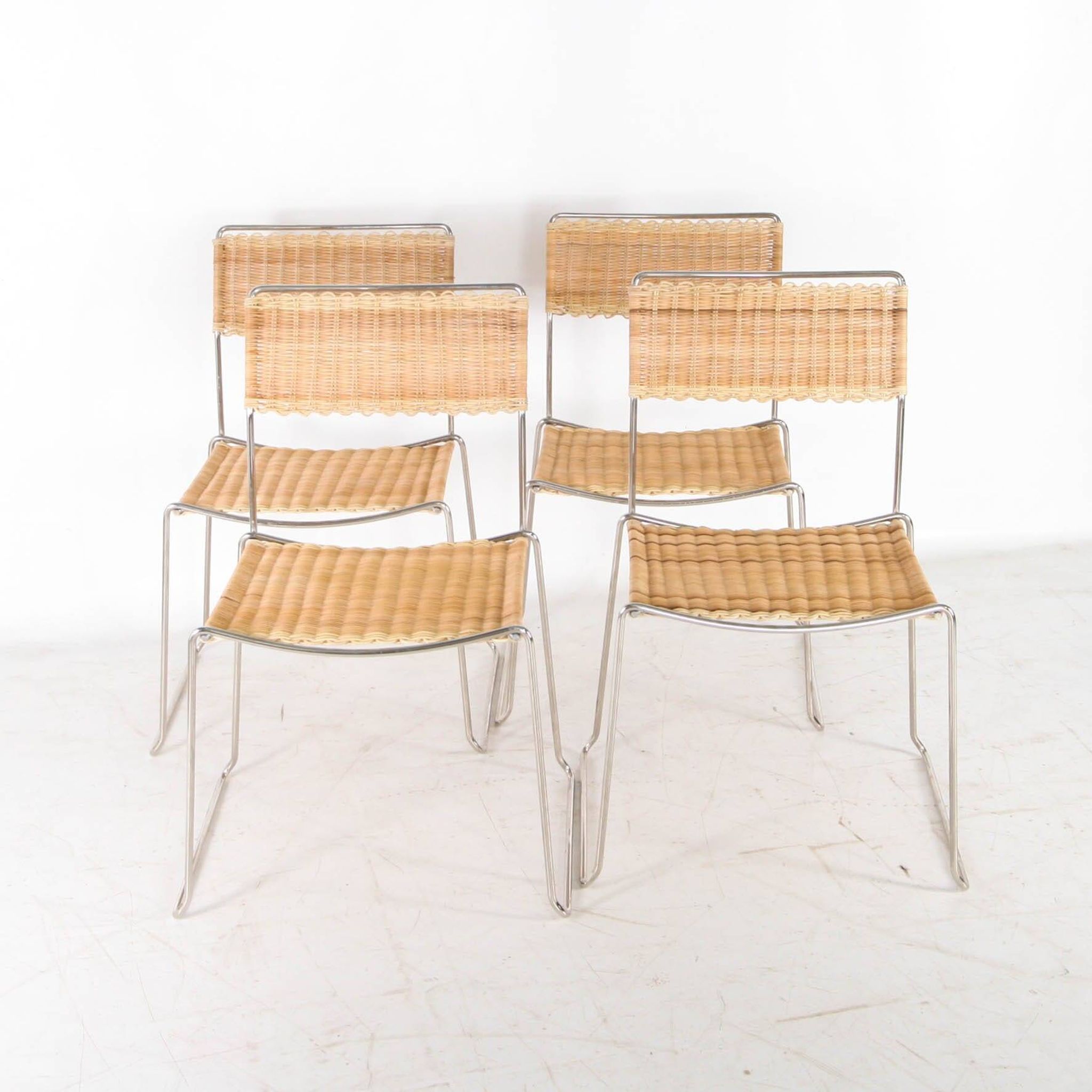 Suite de 4 chaises en osier et chrome