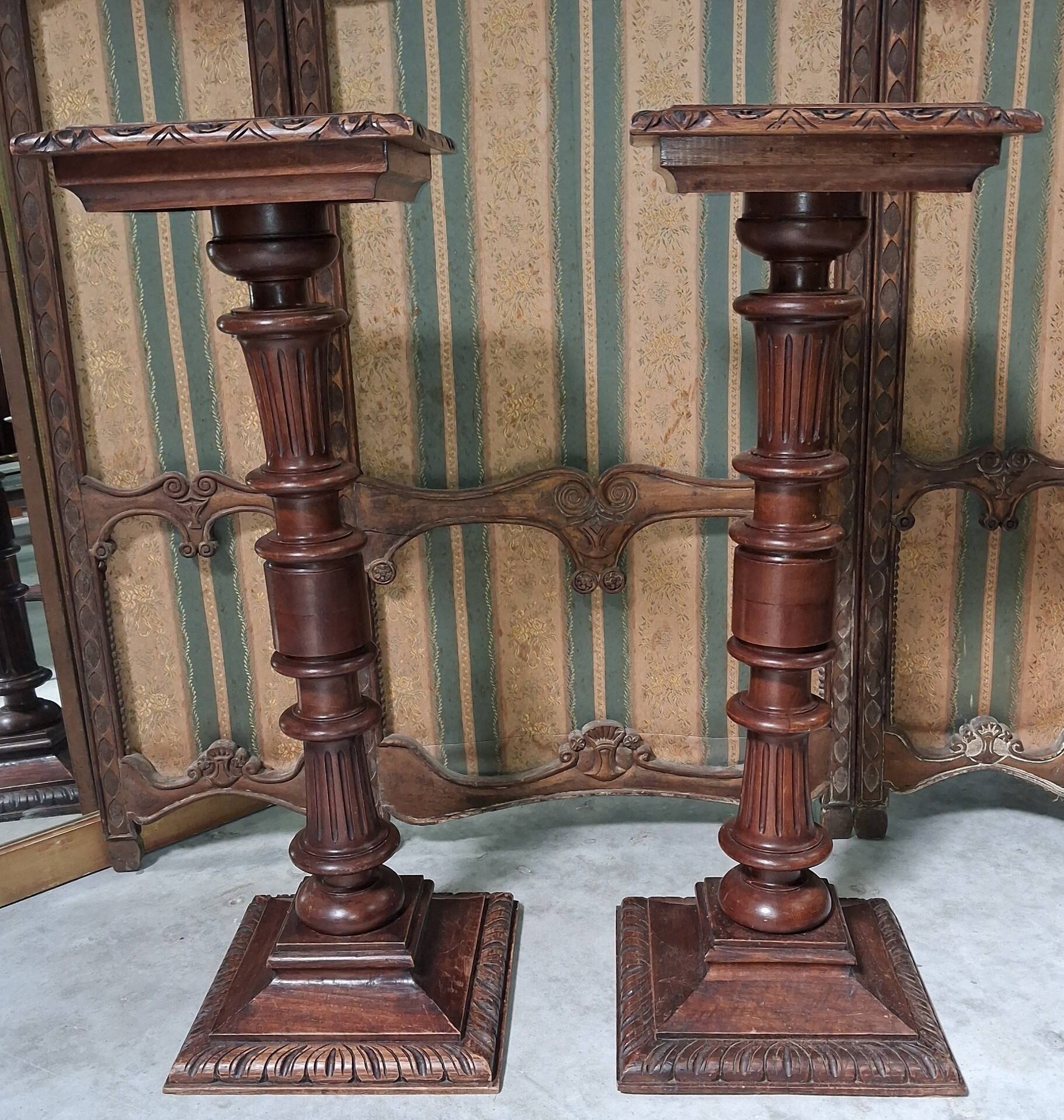 Pair of Renaissance-style stools in walnut - 19th century.