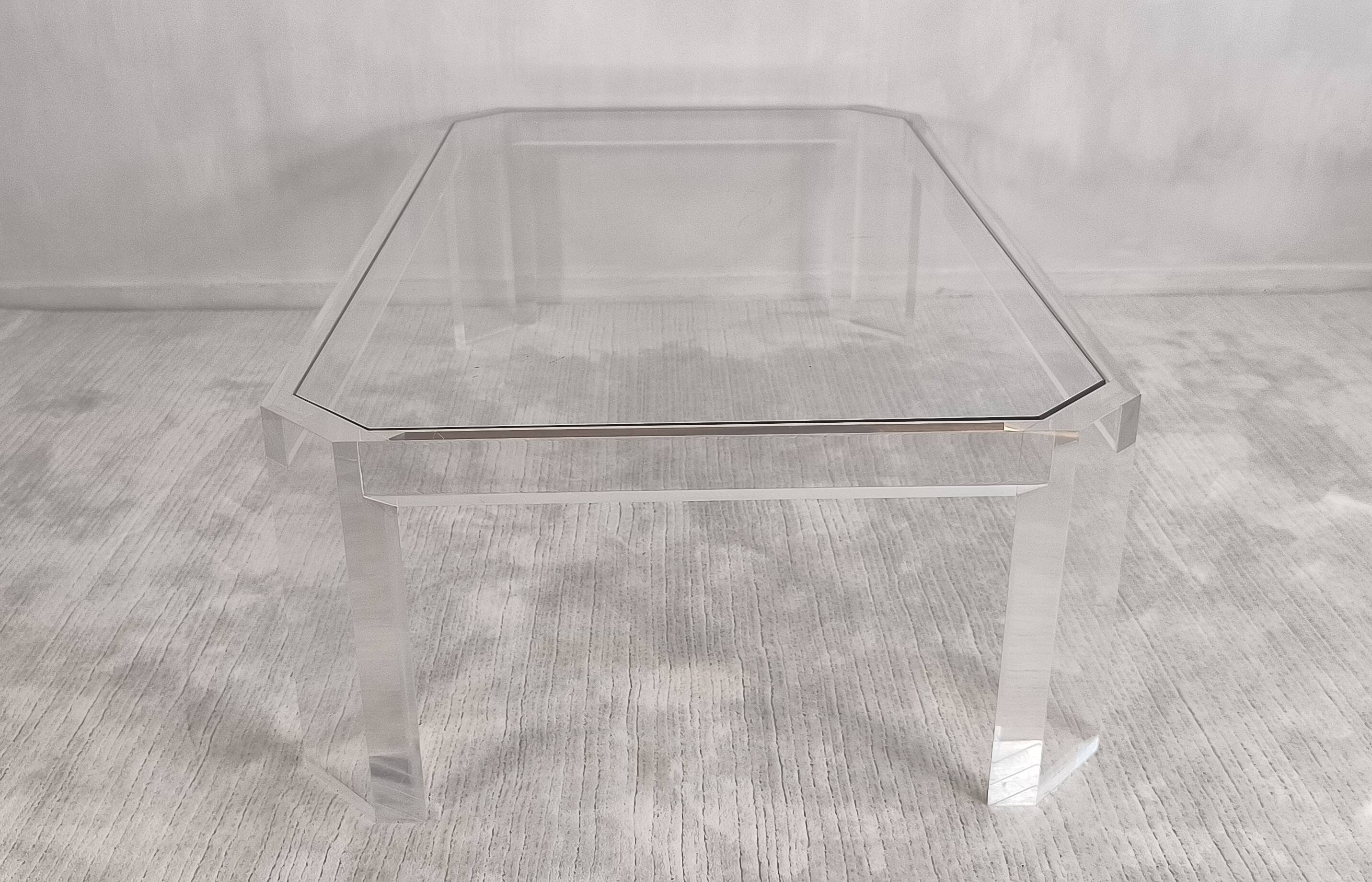 Superb coffee table in Altuglas and glass – signed by Marc Micoud, circa 1970.