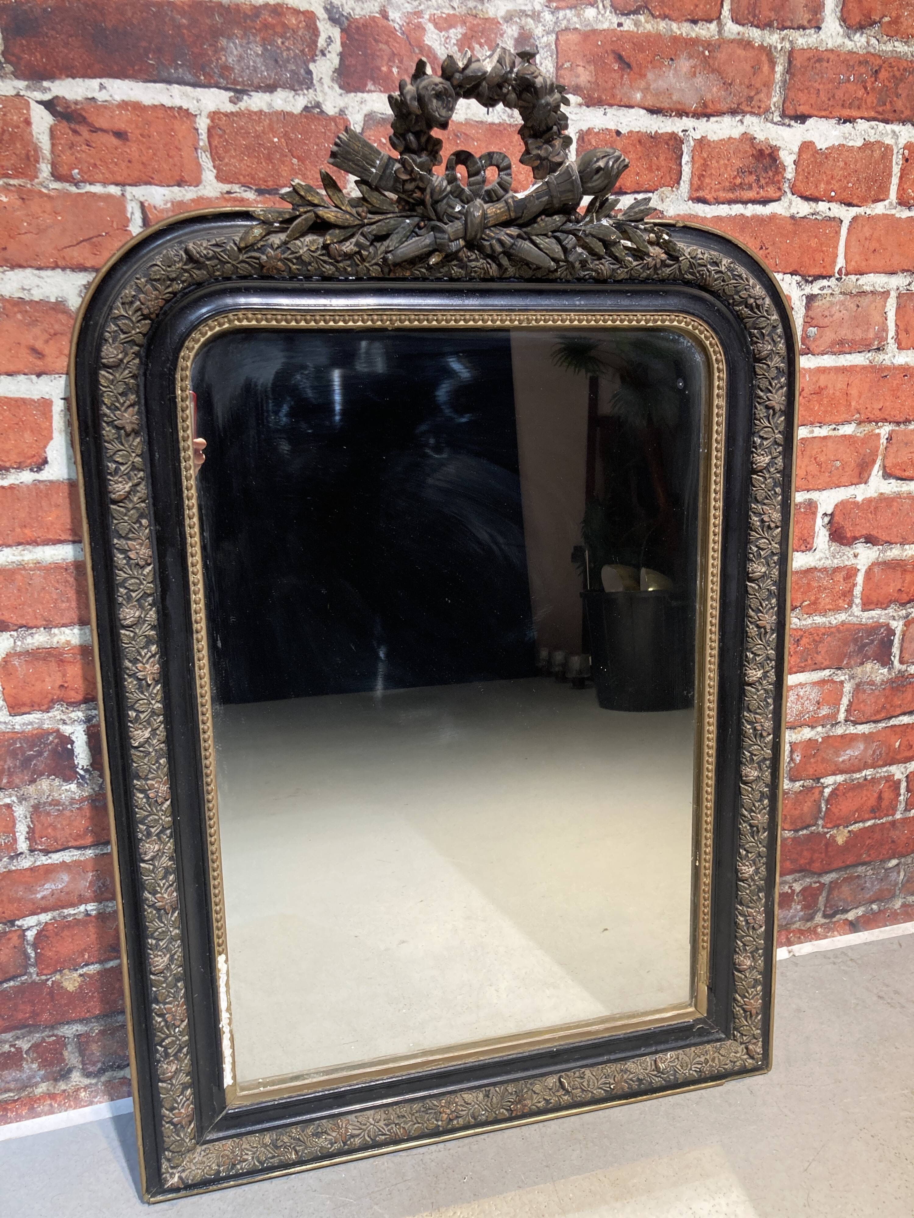 Mirror with moldings