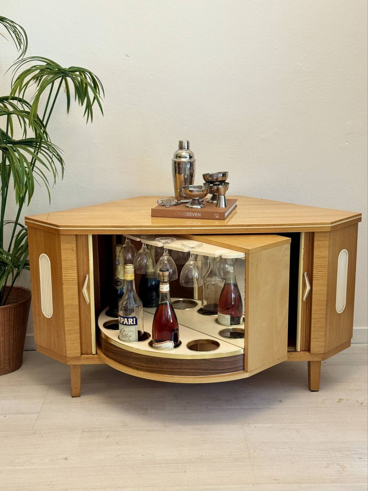 Cabinet de bar vintage « speakeasy »