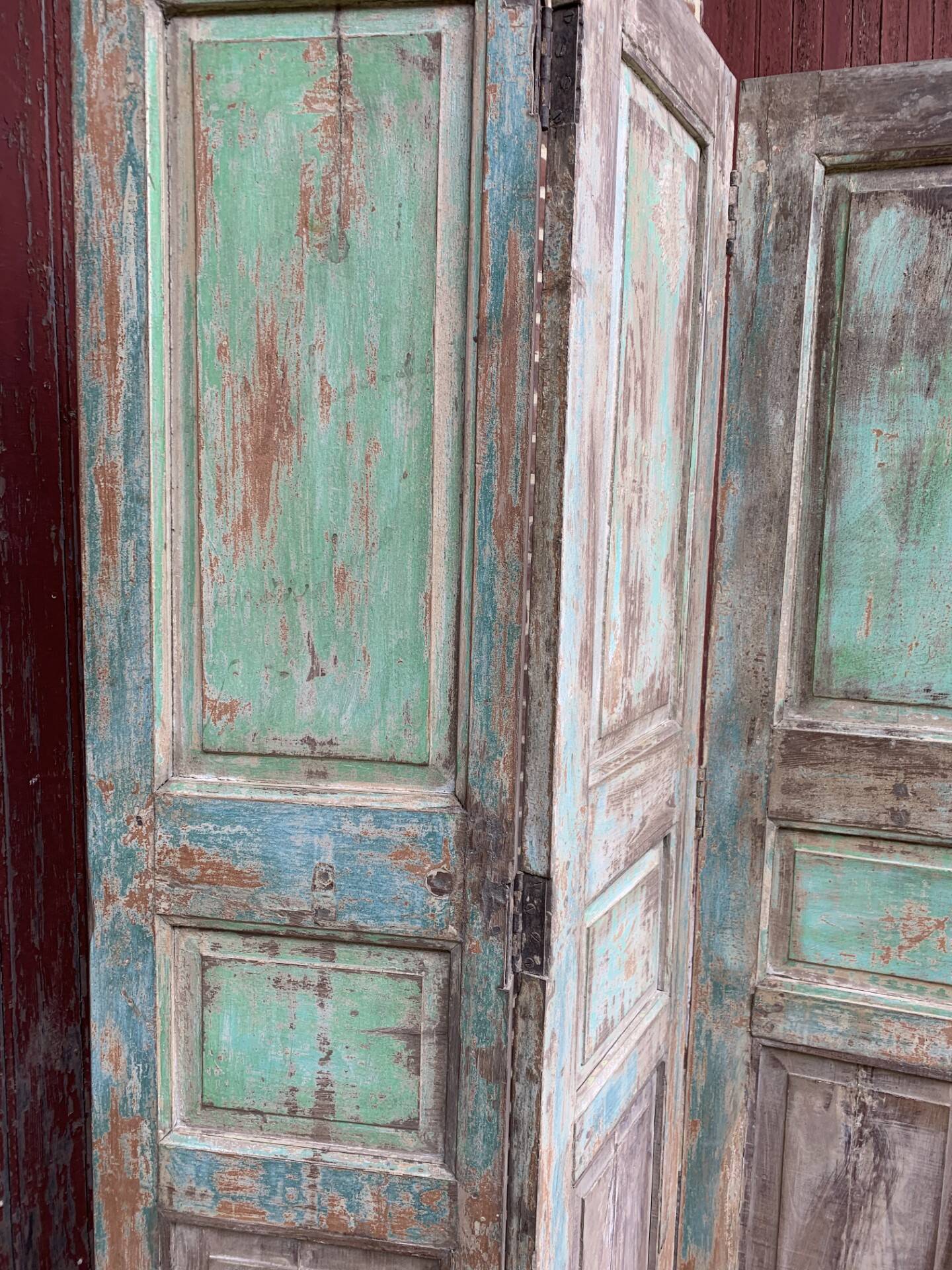 Three-leaf screen, salvaged from an Indian home, green, blue and natural patina
