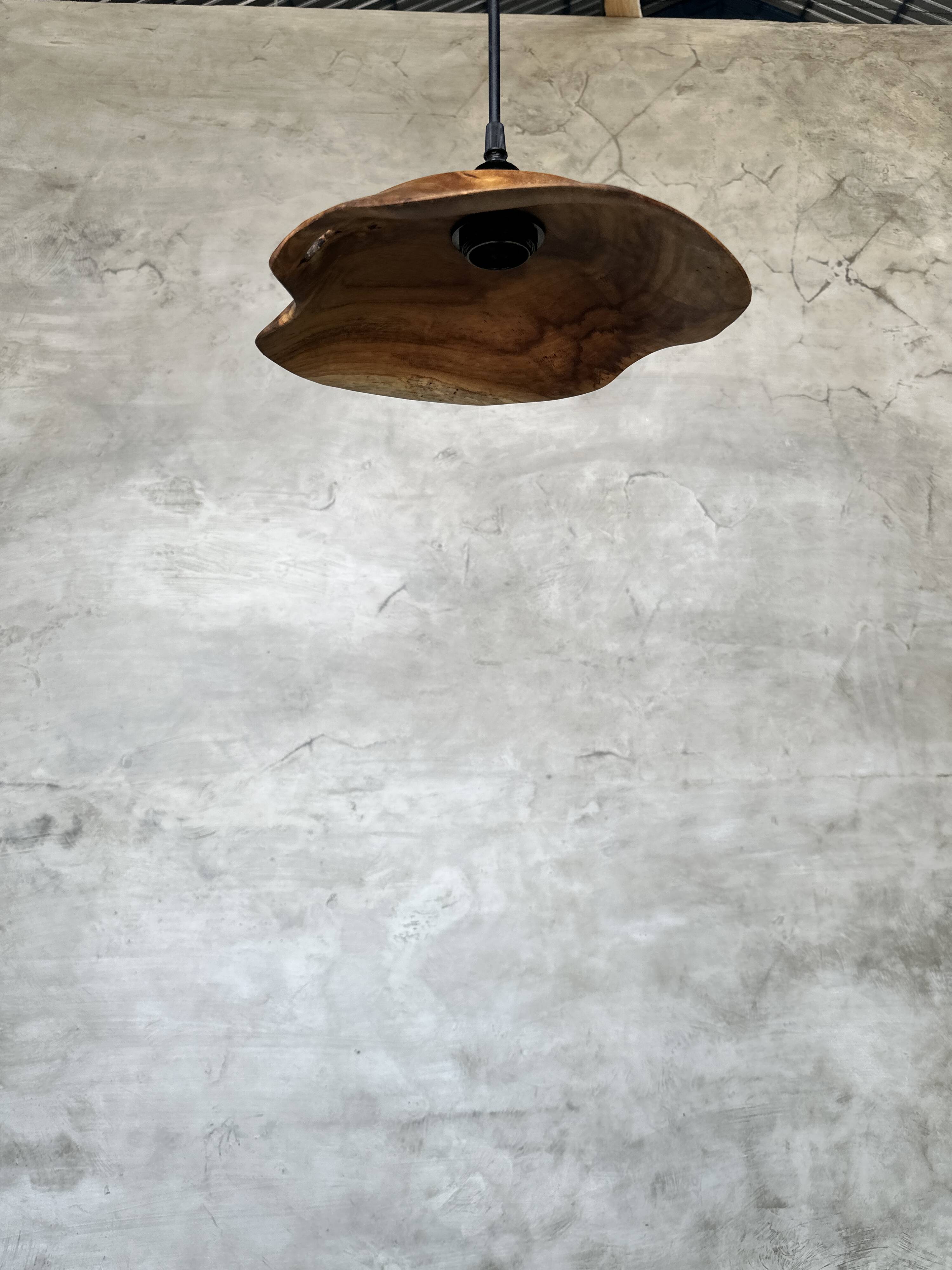 Small pendant light in corrugated teak leaf (Small D:30 H:20)