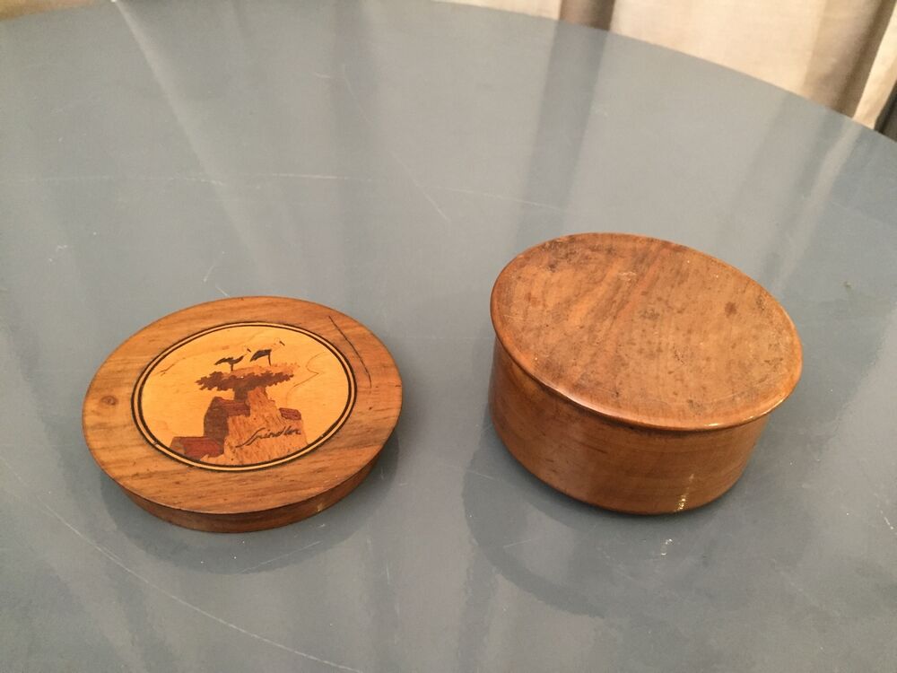 Decorative walnut box and spindler marquetry stork's nest